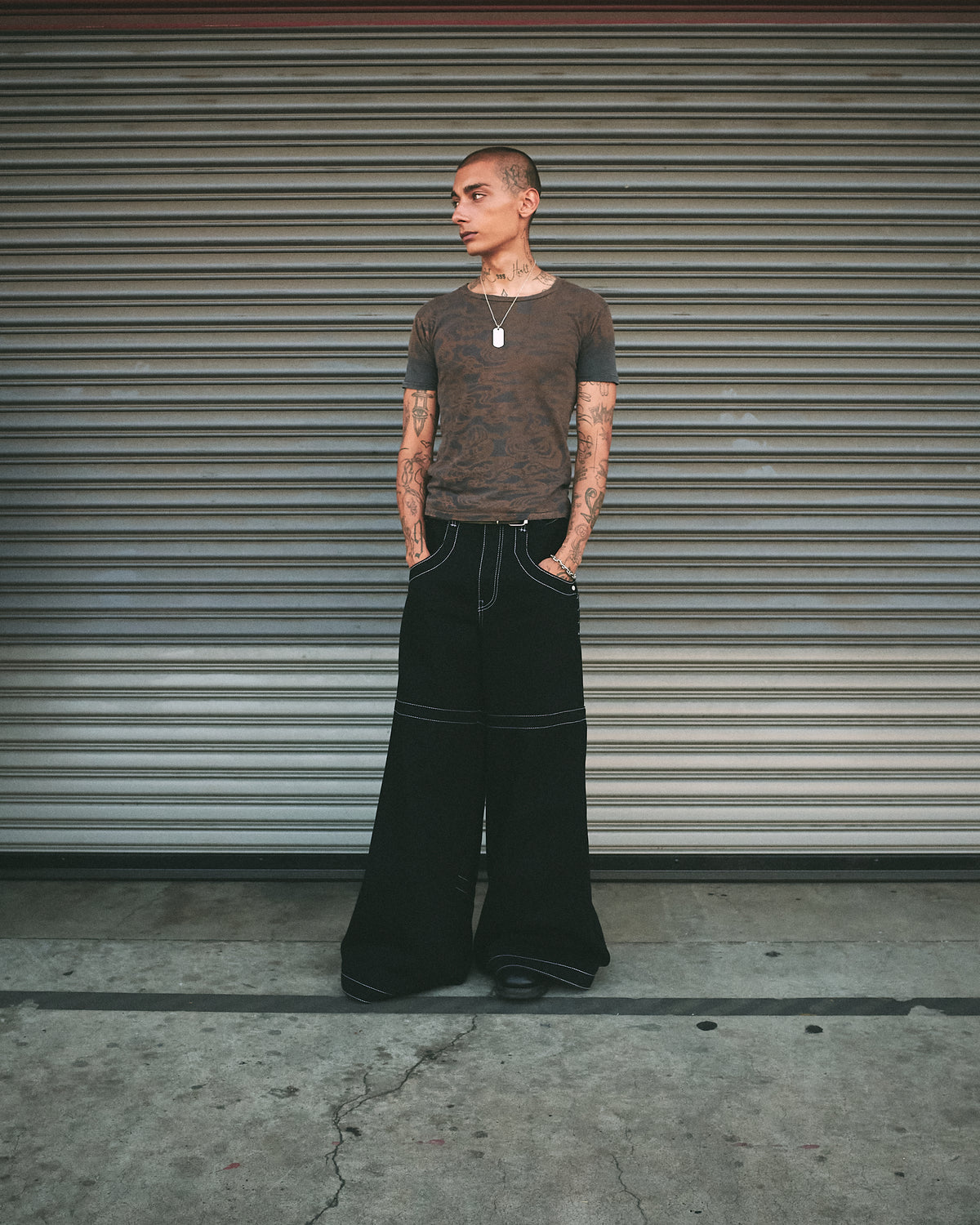 Hangin'. 34". Jet Black.