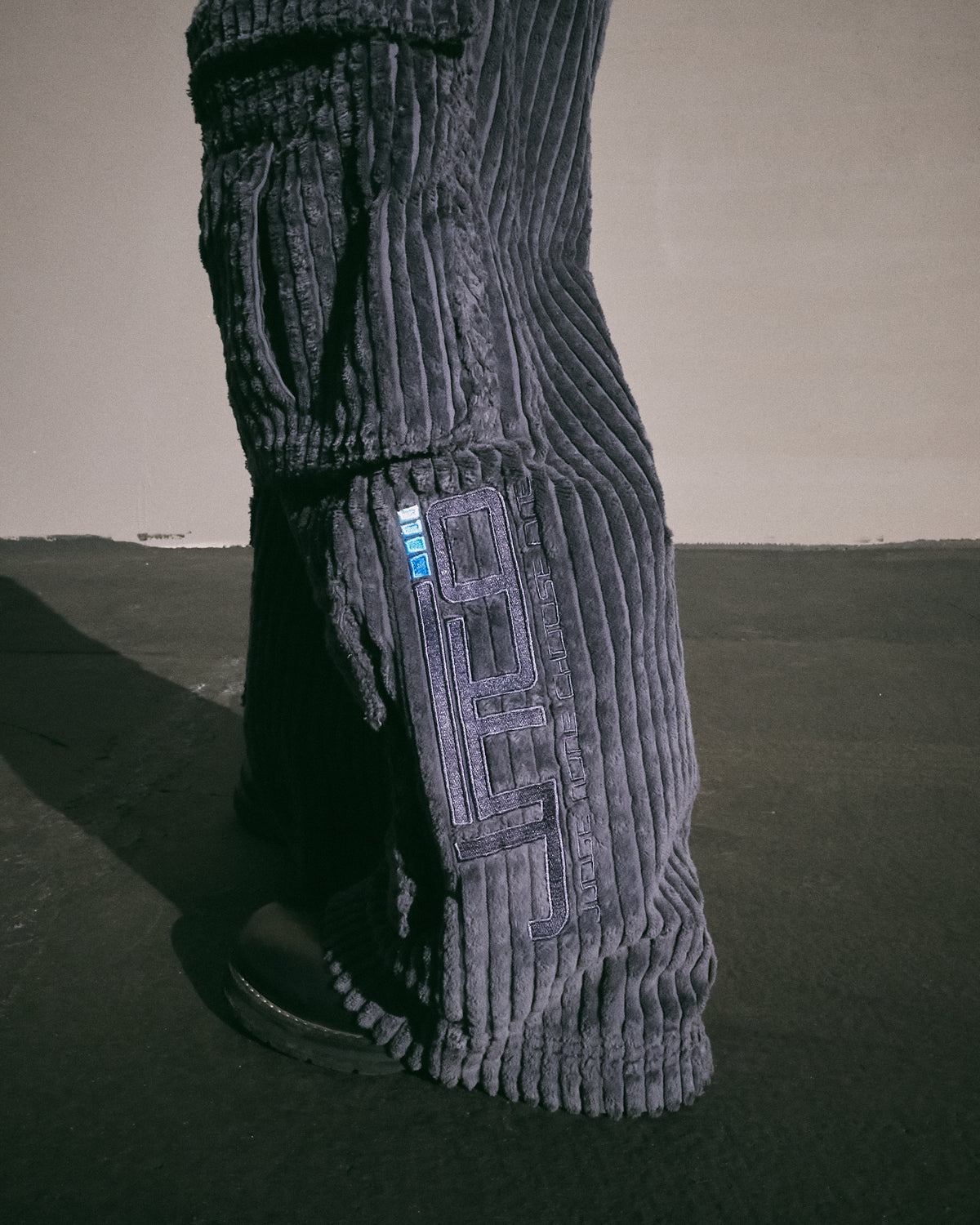 Legacy. 24". 2 Wale Corduroy. Magnet.