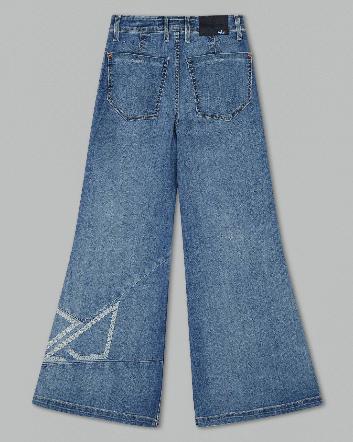 Kyanite. 30". Antique.