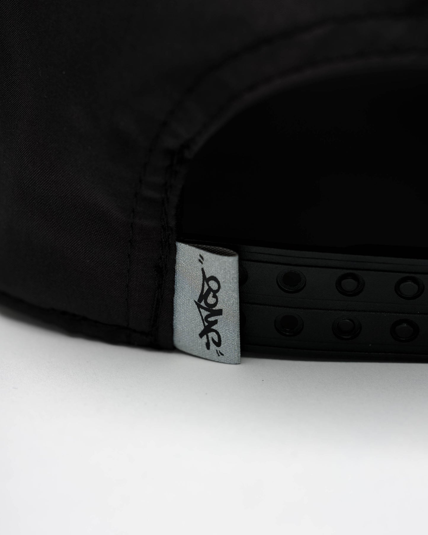 Graffiti Logo Hat. Magnet.