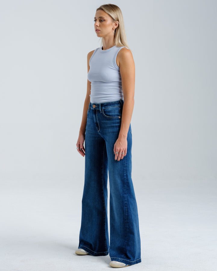 Vivianite. 28". Hand-Sand Dark Stone.