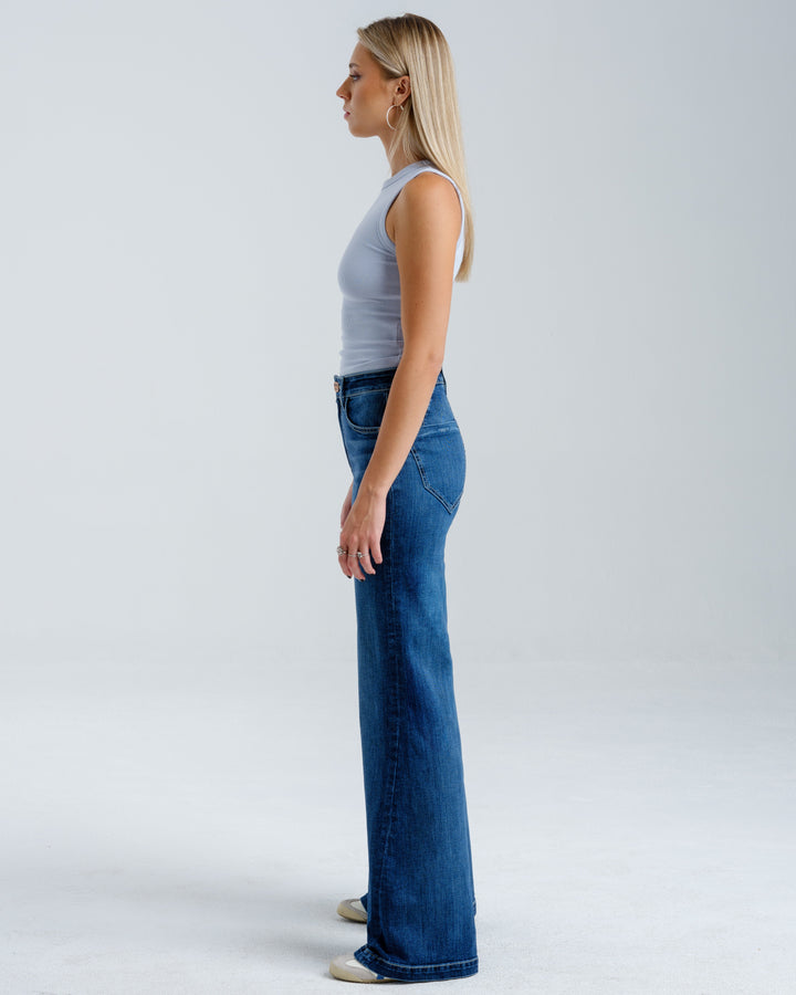 Vivianite. 28". Hand-Sand Dark Stone.