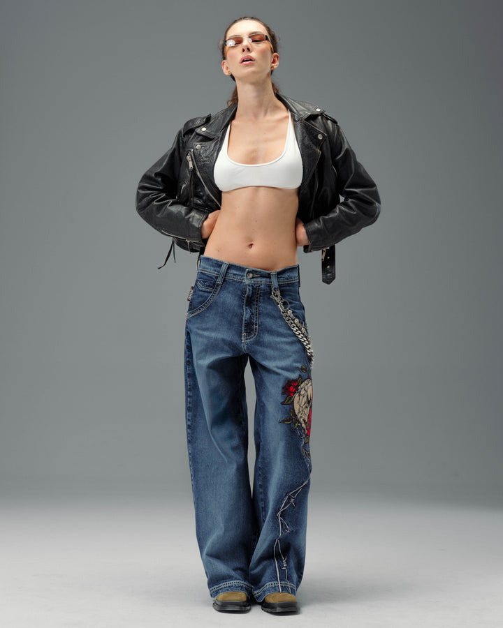 W Skull & Roses. 24". Hand-Sand Dark Stone.