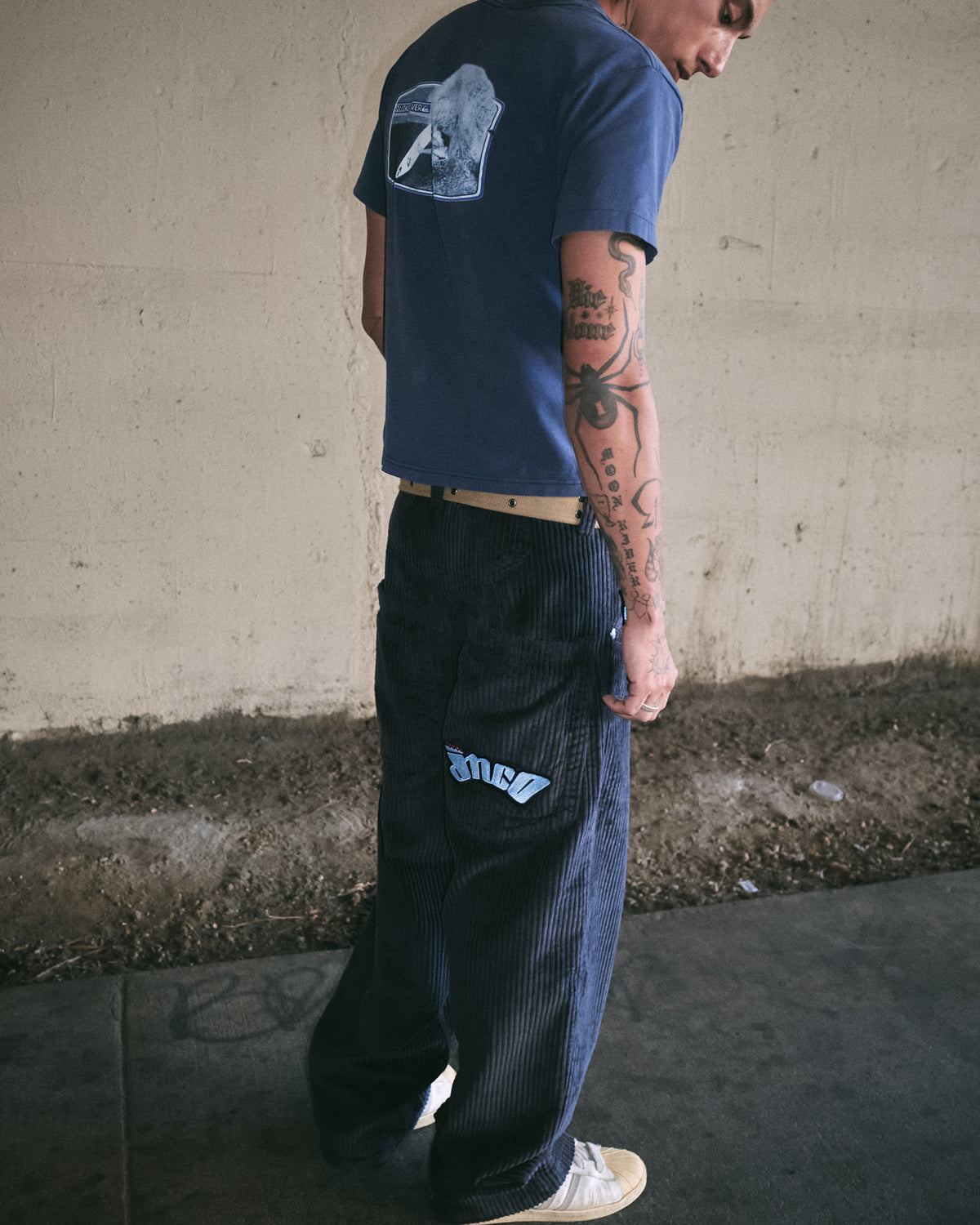 169 Low Down. 20". 4 Wale Corduroy. Magnet.