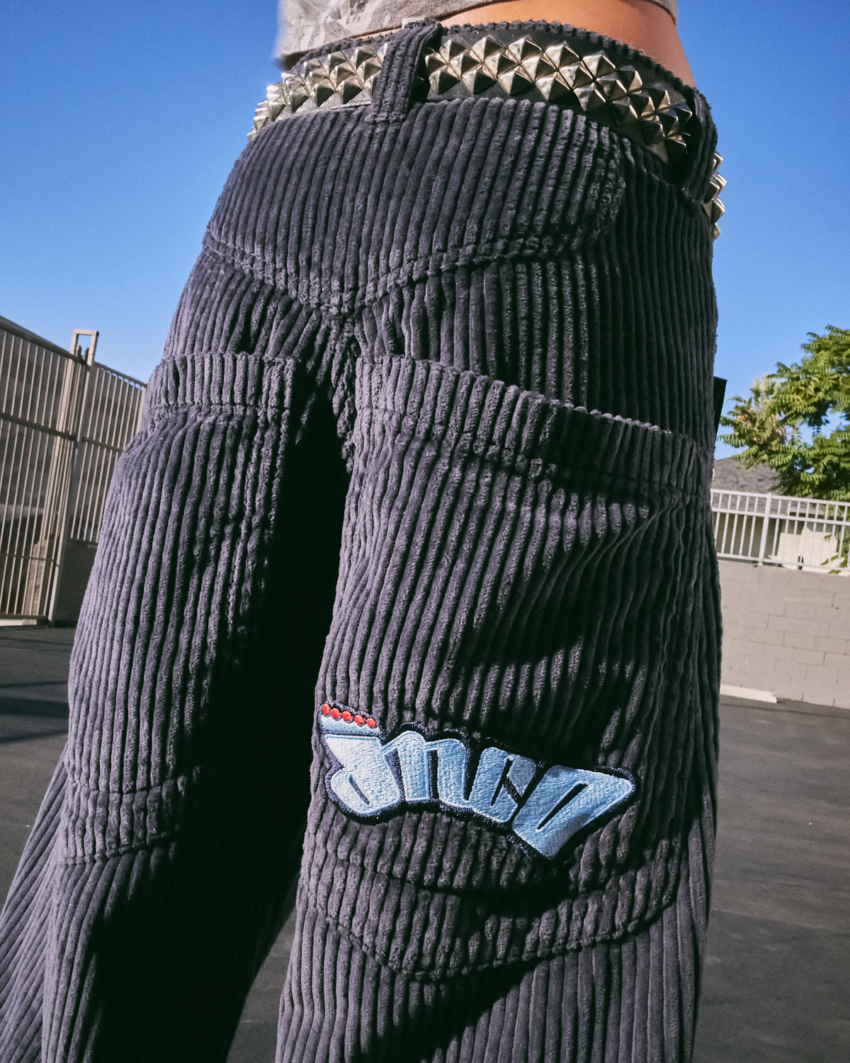 W169 Low Down. 20". 4 Wale Corduroy. Magnet