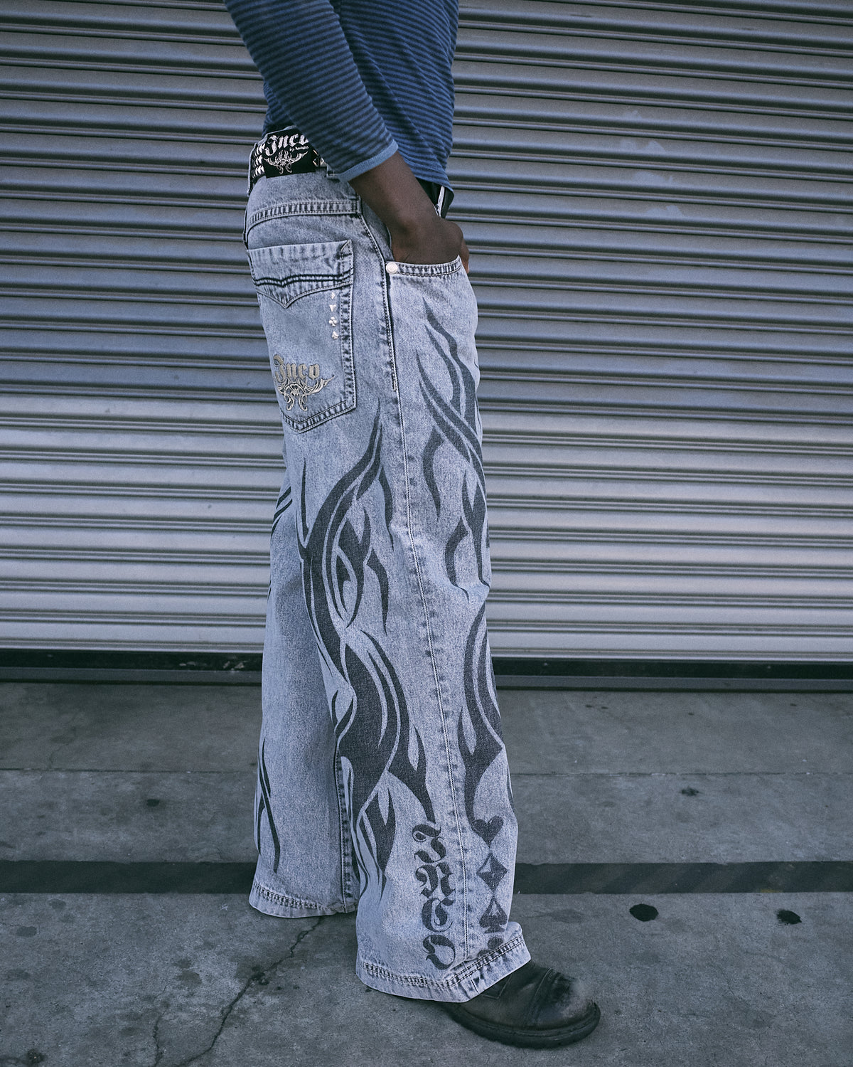 Flame Karatz. 23". Black Vintage.