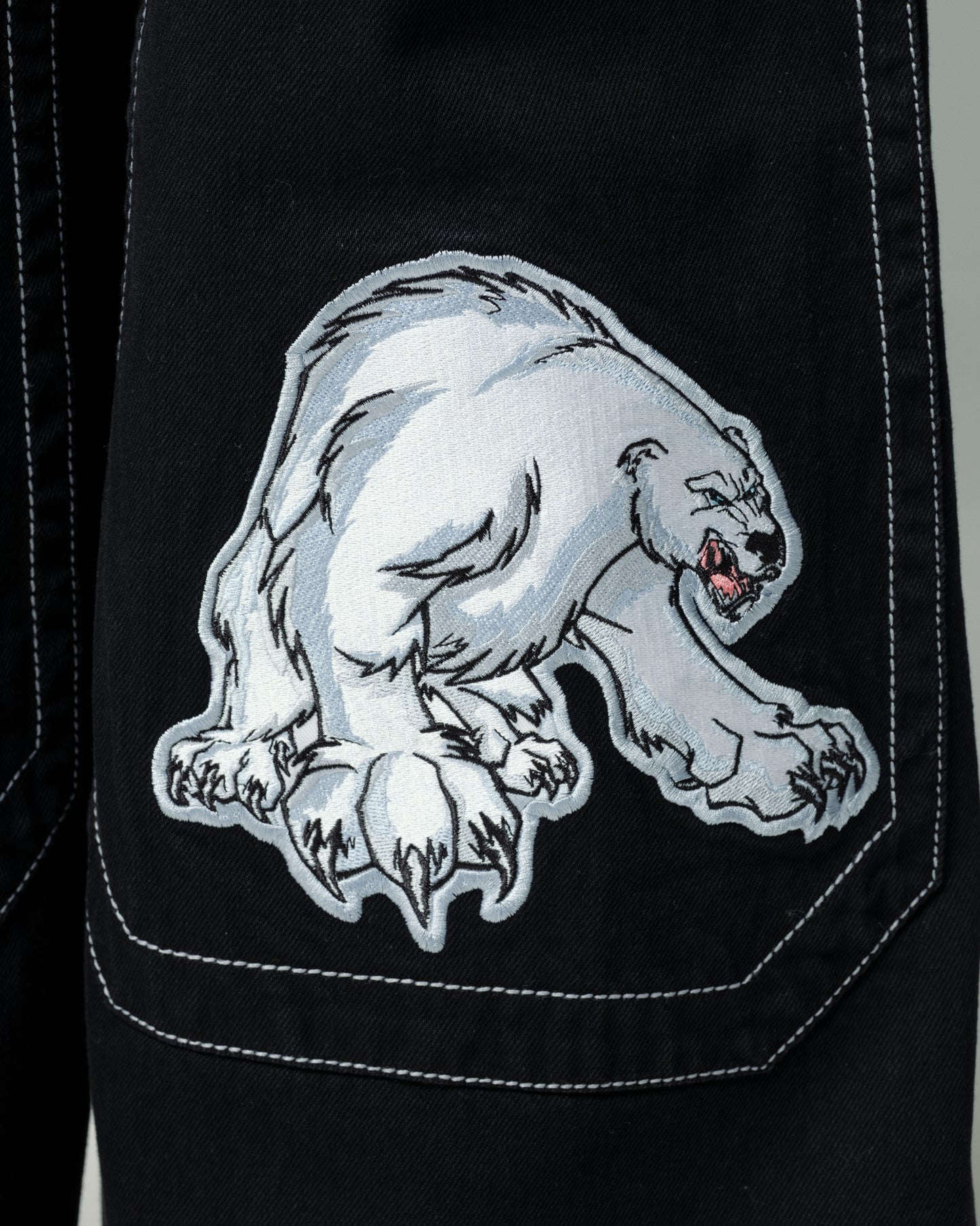 W Polar Bear. 28". Jet Black.
