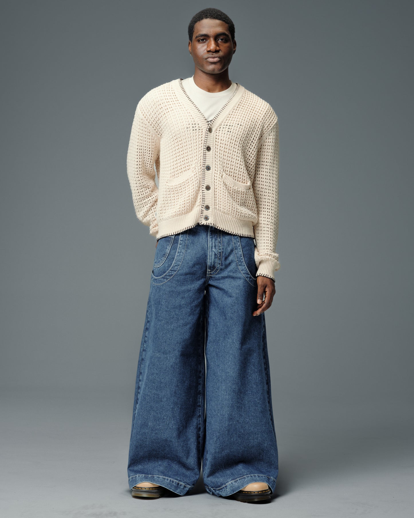 Rhino. 34". Dark Stone.