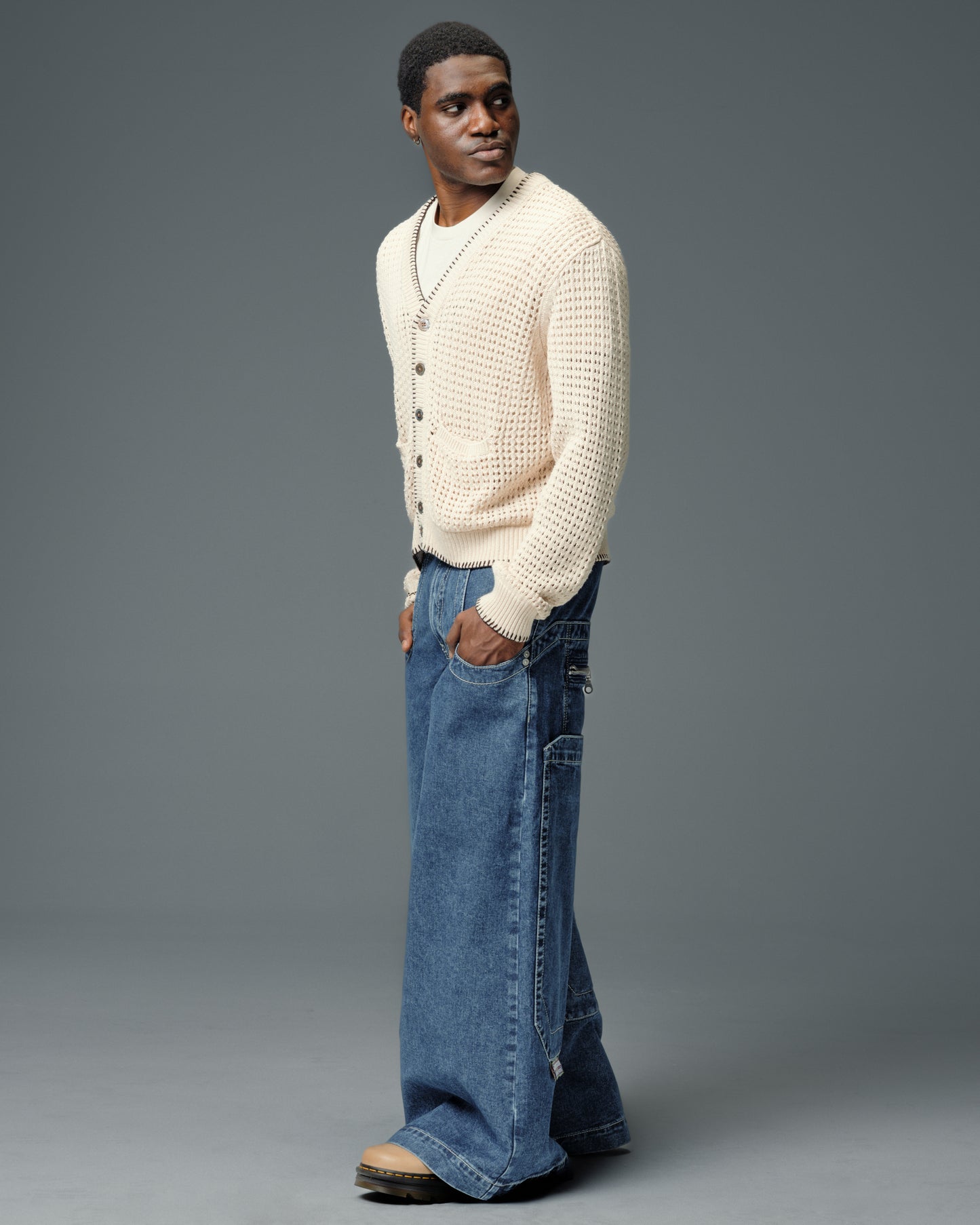 Rhino. 34". Dark Stone.