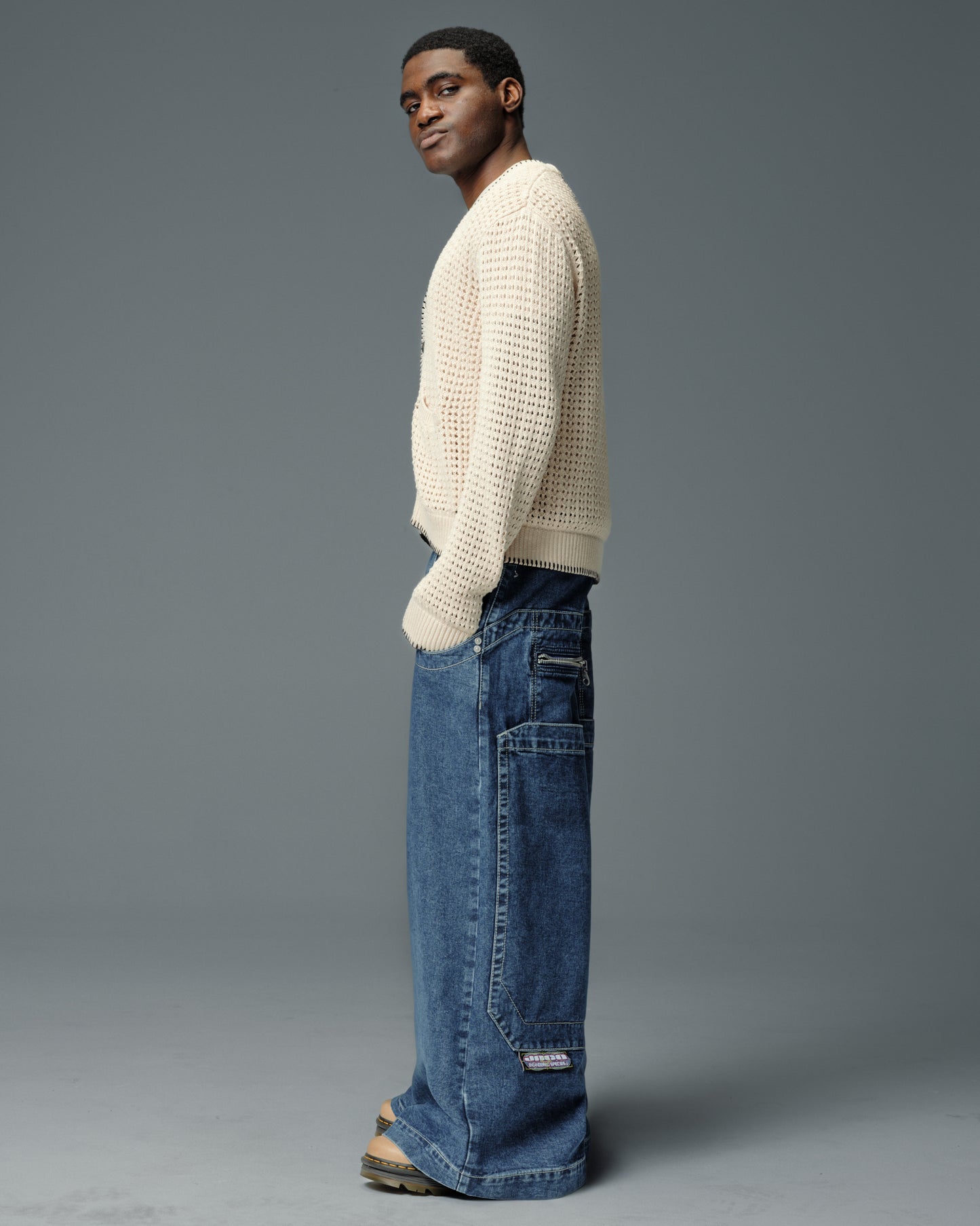 Rhino. 34". Dark Stone.