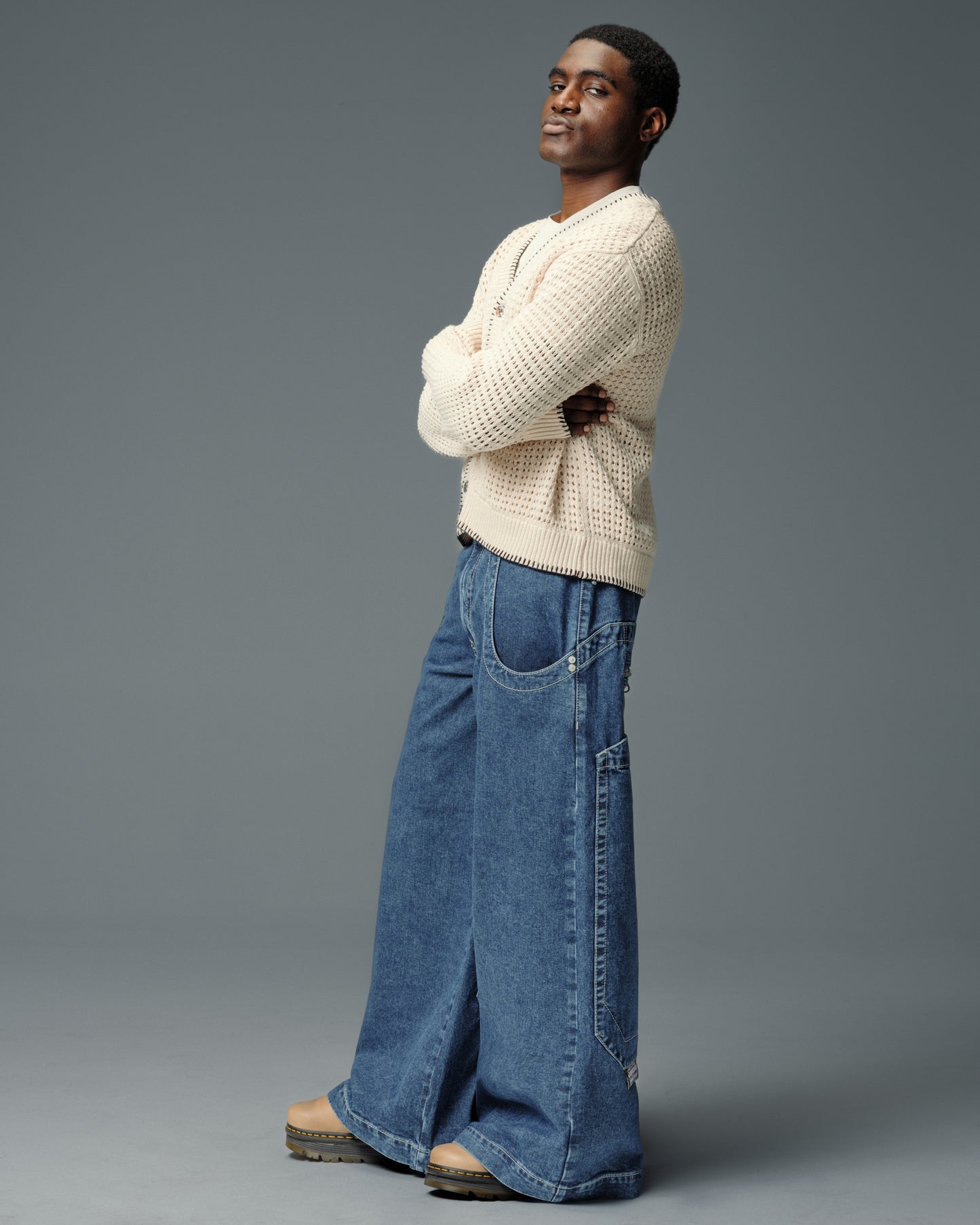 Rhino. 34". Dark Stone.