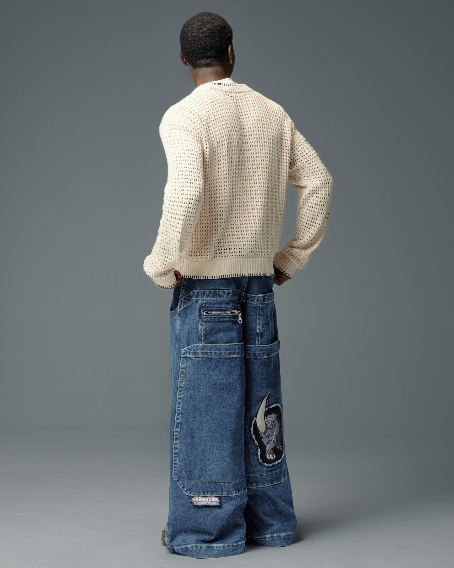 Rhino. 34". Dark Stone.