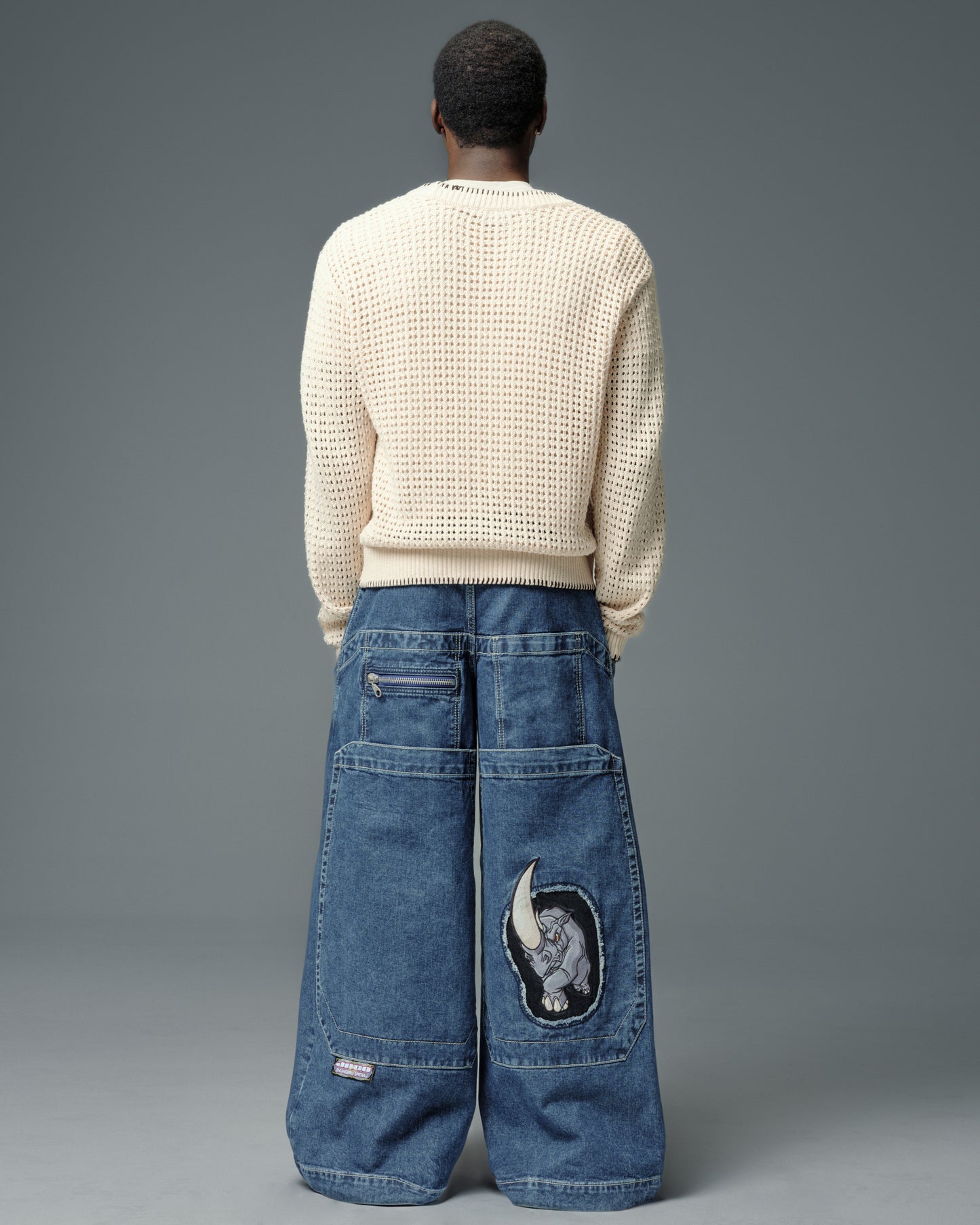 Rhino. 34". Dark Stone.