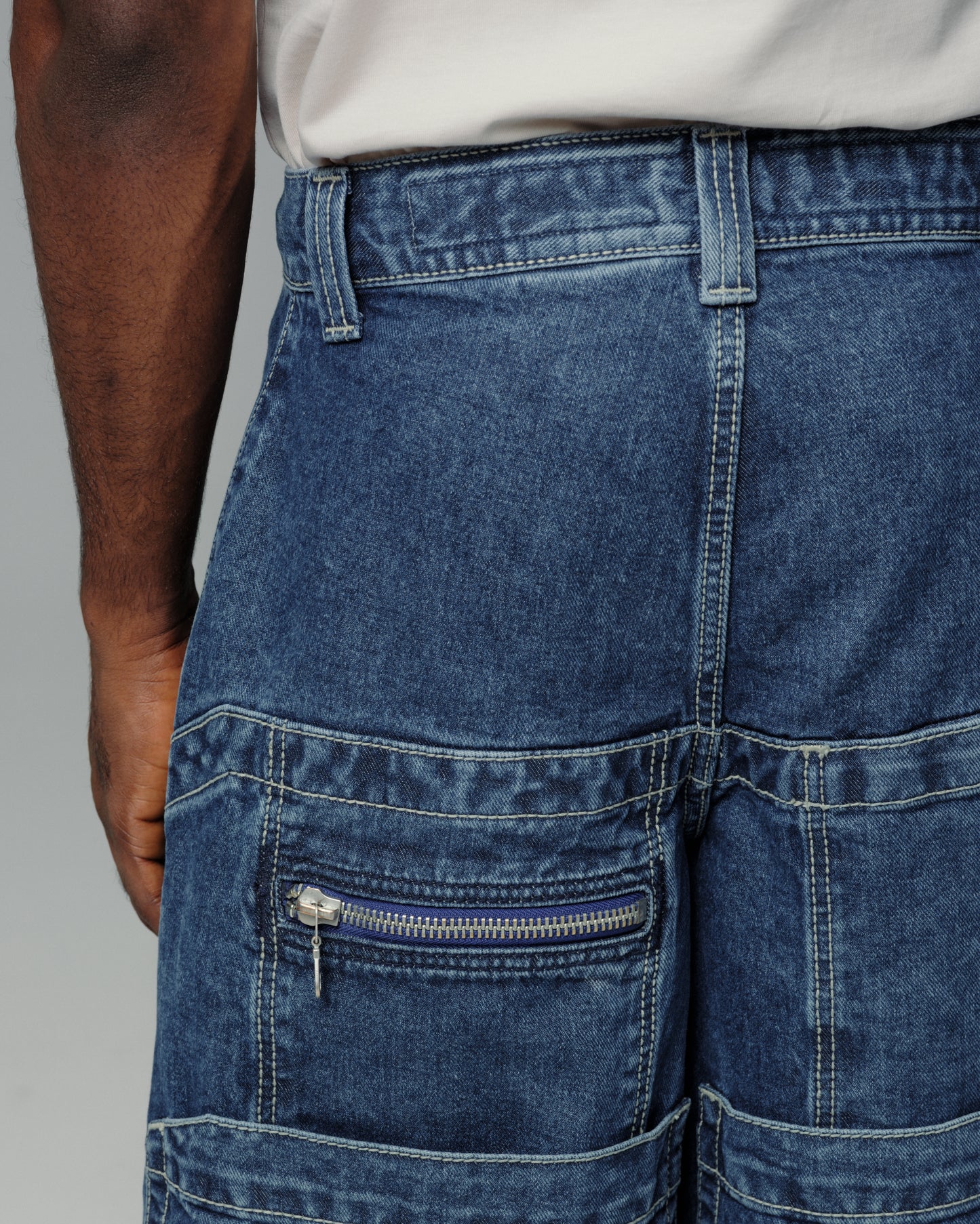 Rhino. 34". Dark Stone.