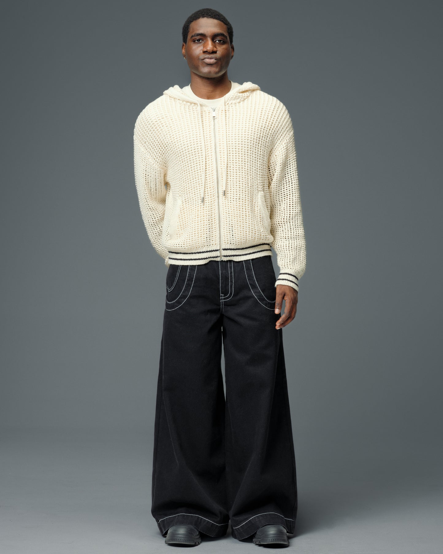 Rhino. 34". Jet Black.