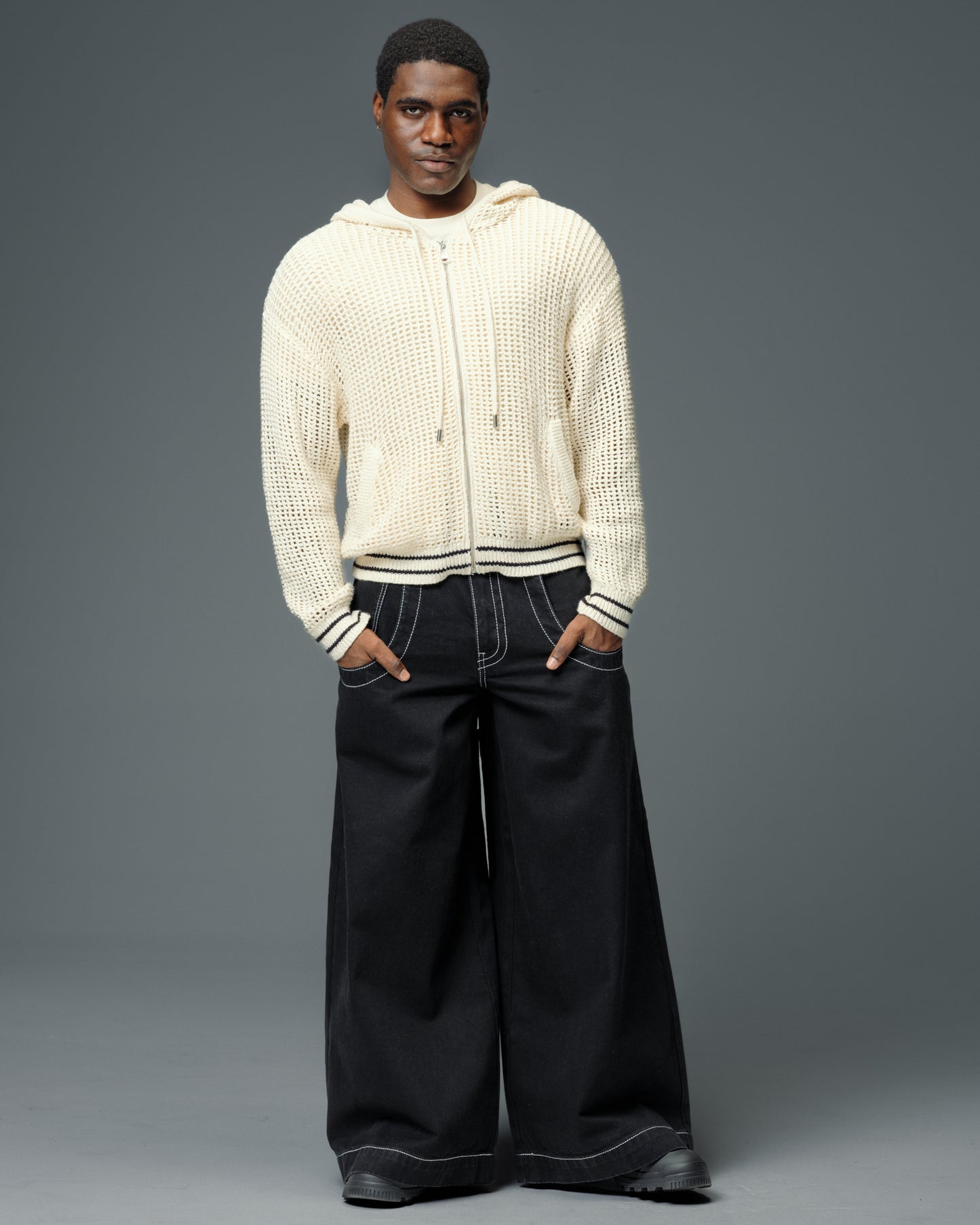 Rhino. 34". Jet Black.