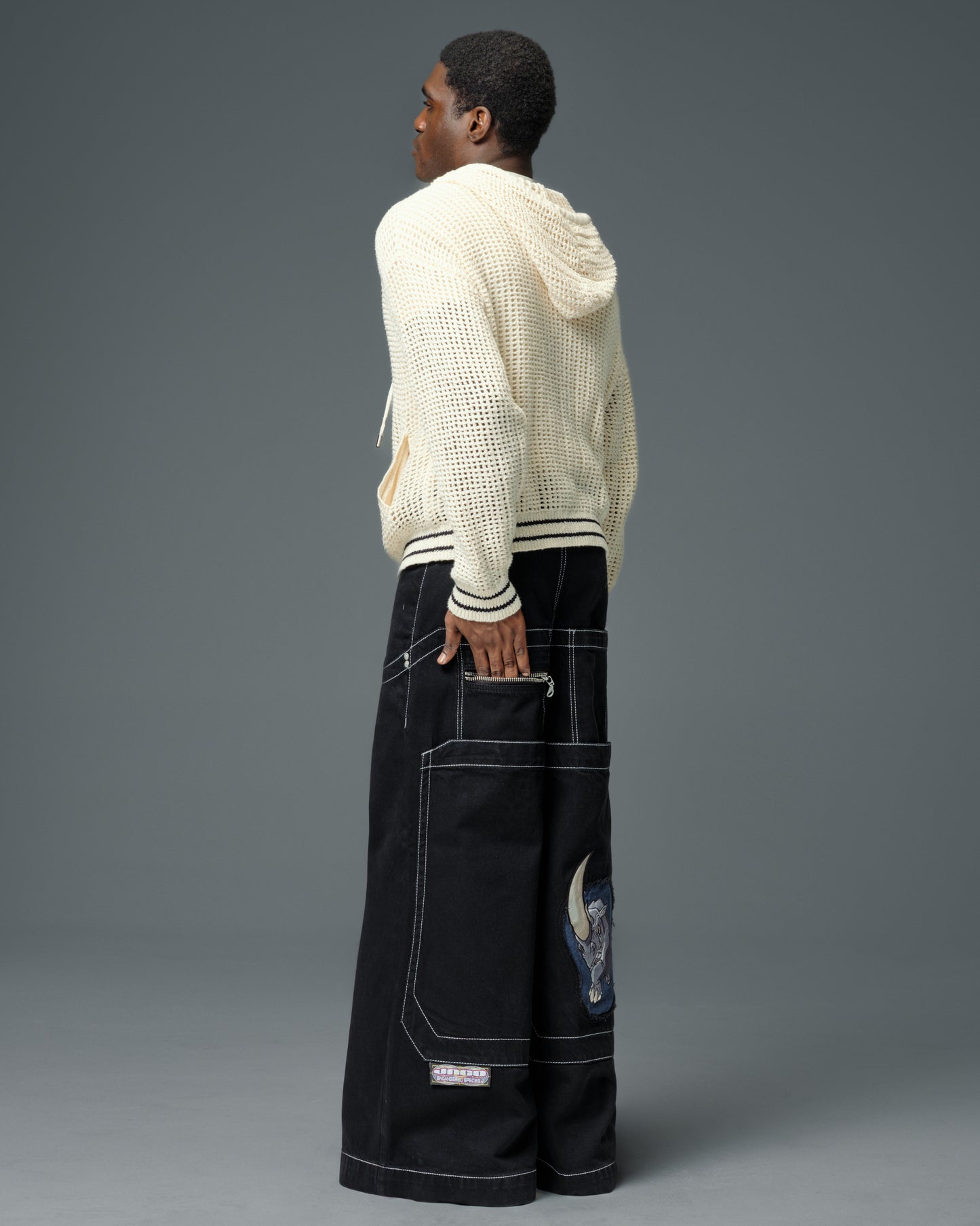 Rhino. 34". Jet Black.