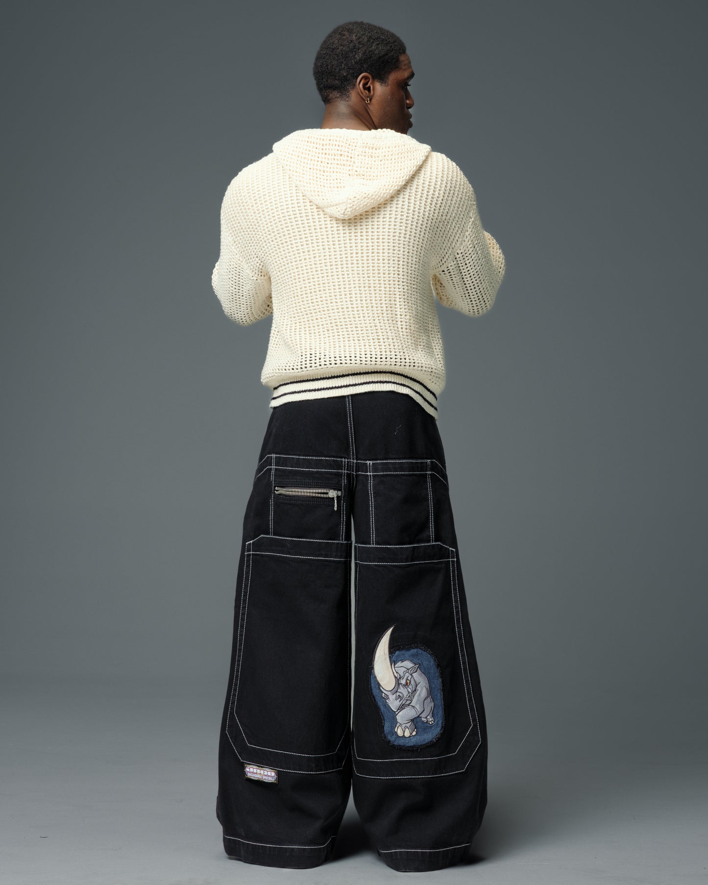 Rhino. 34". Jet Black.