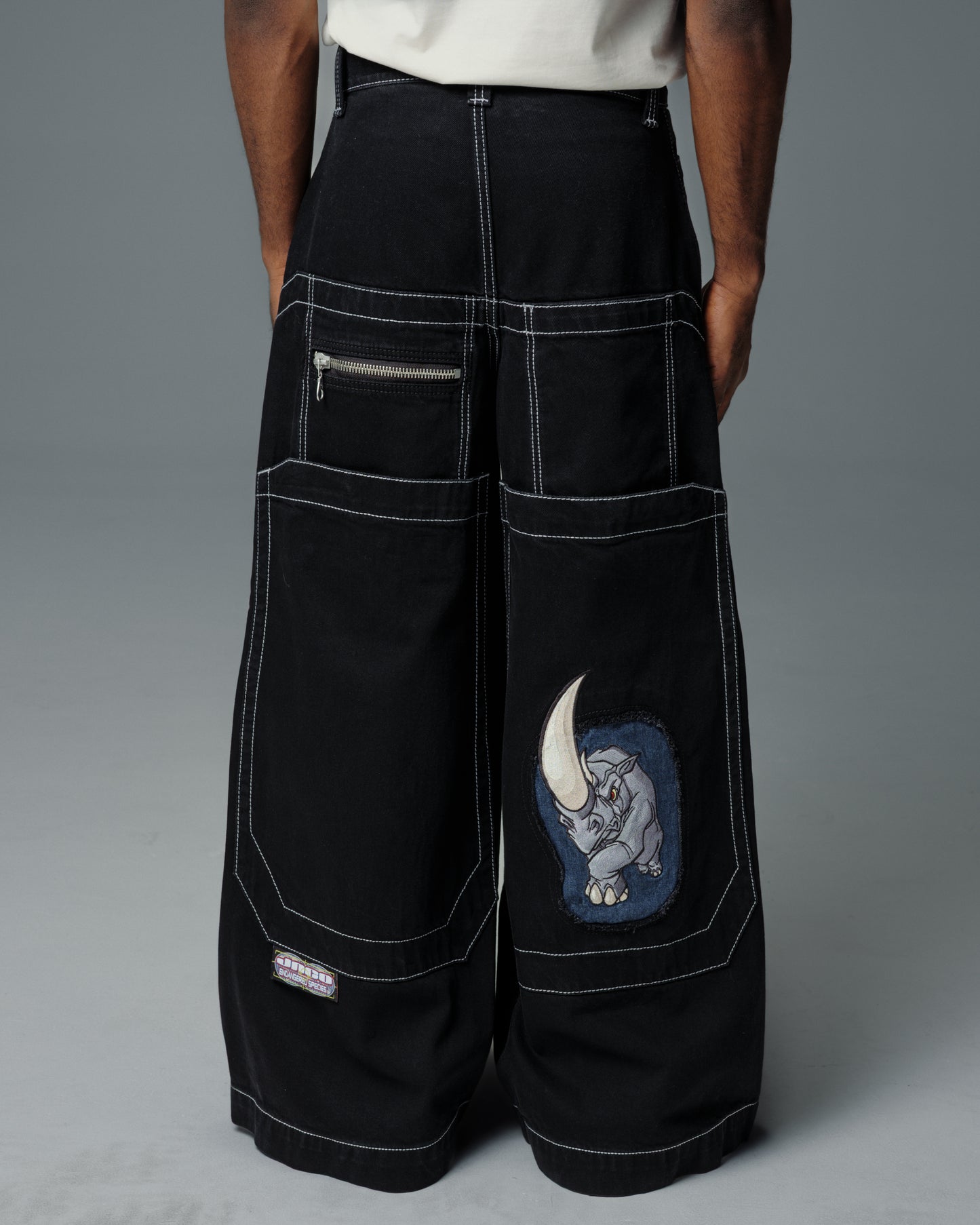 Rhino. 34". Jet Black.