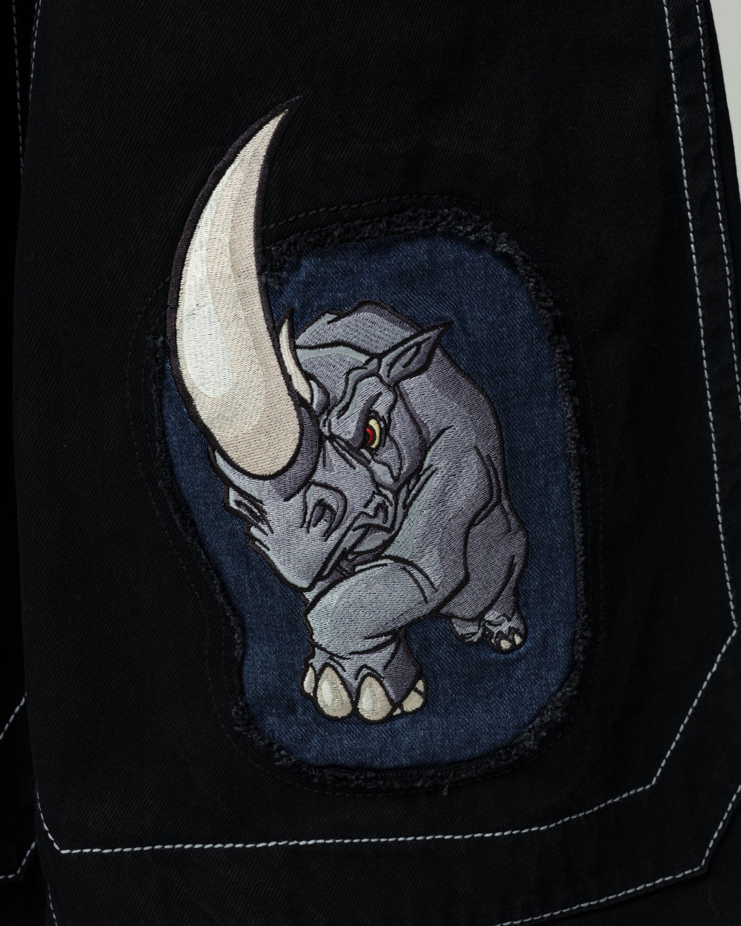 Rhino. 34". Jet Black.