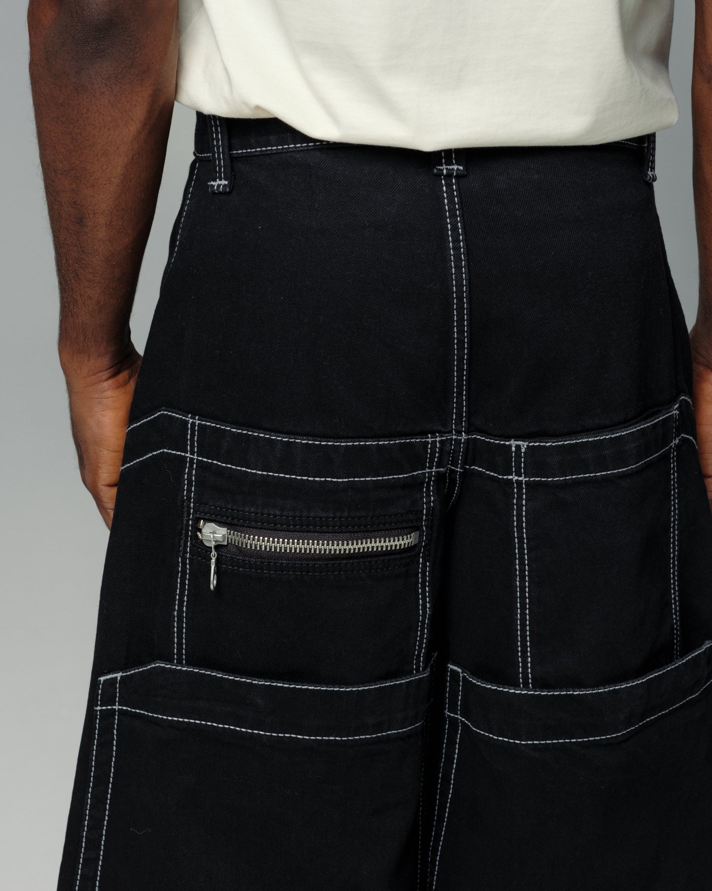 Rhino. 34". Jet Black.