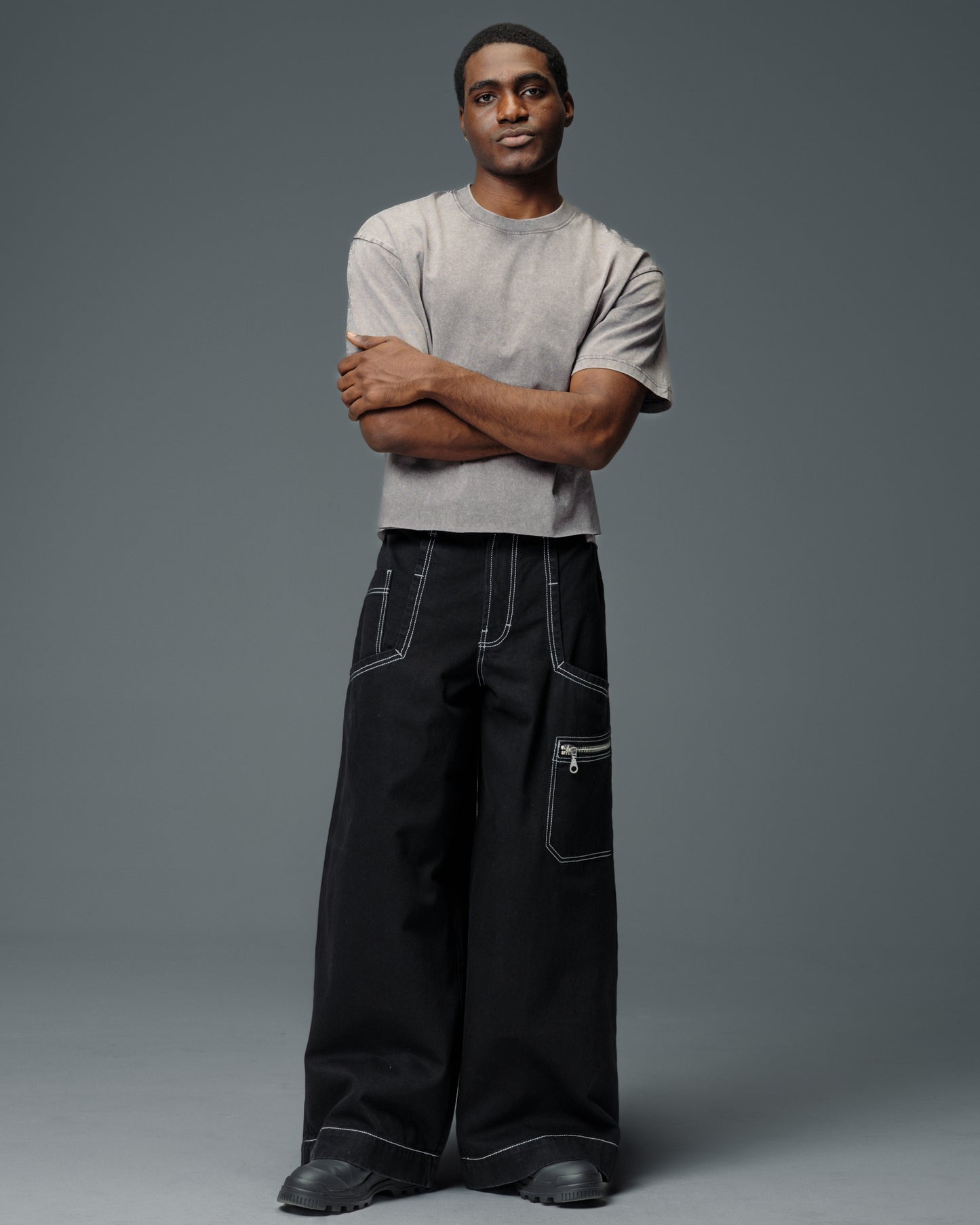 Silverback. 32". Jet Black.