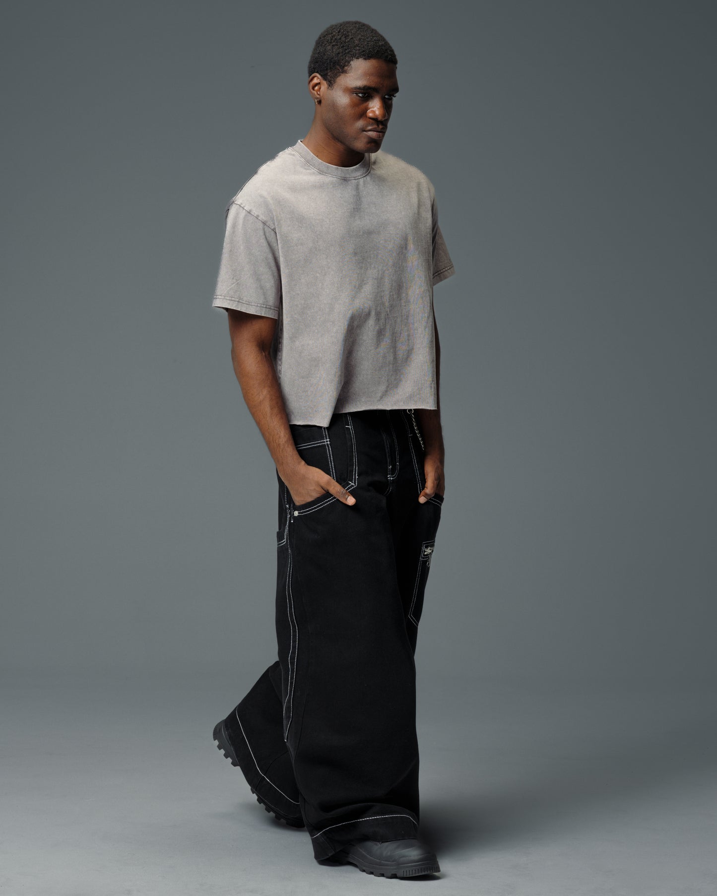 Silverback. 32". Jet Black.