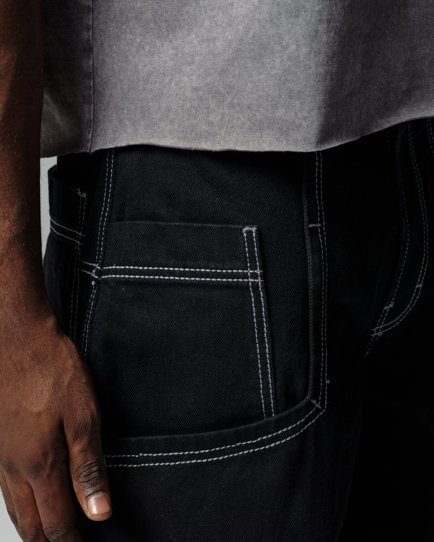 Silverback. 32". Jet Black.