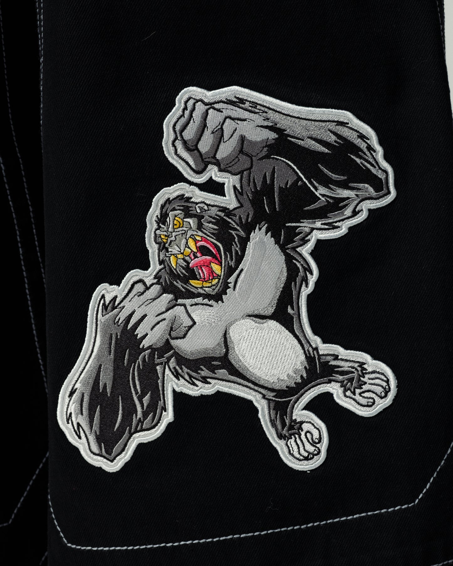 Silverback. 32". Jet Black.