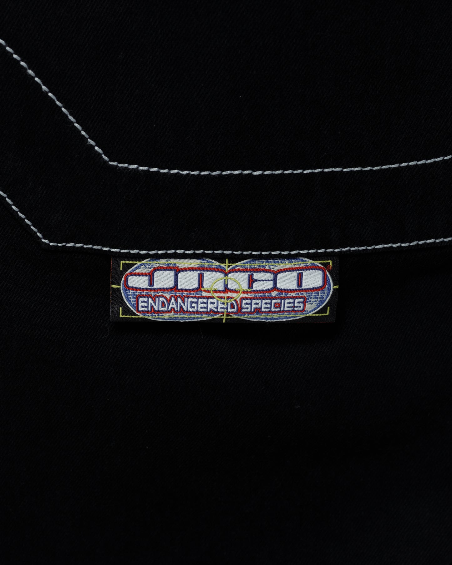 Silverback. 32". Jet Black.