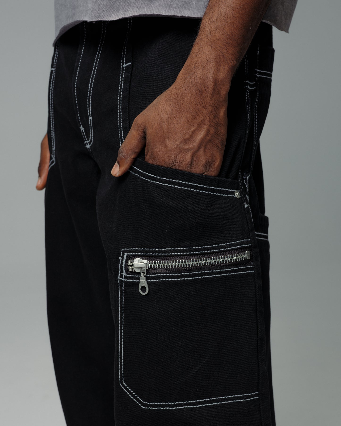 Silverback. 32". Jet Black.