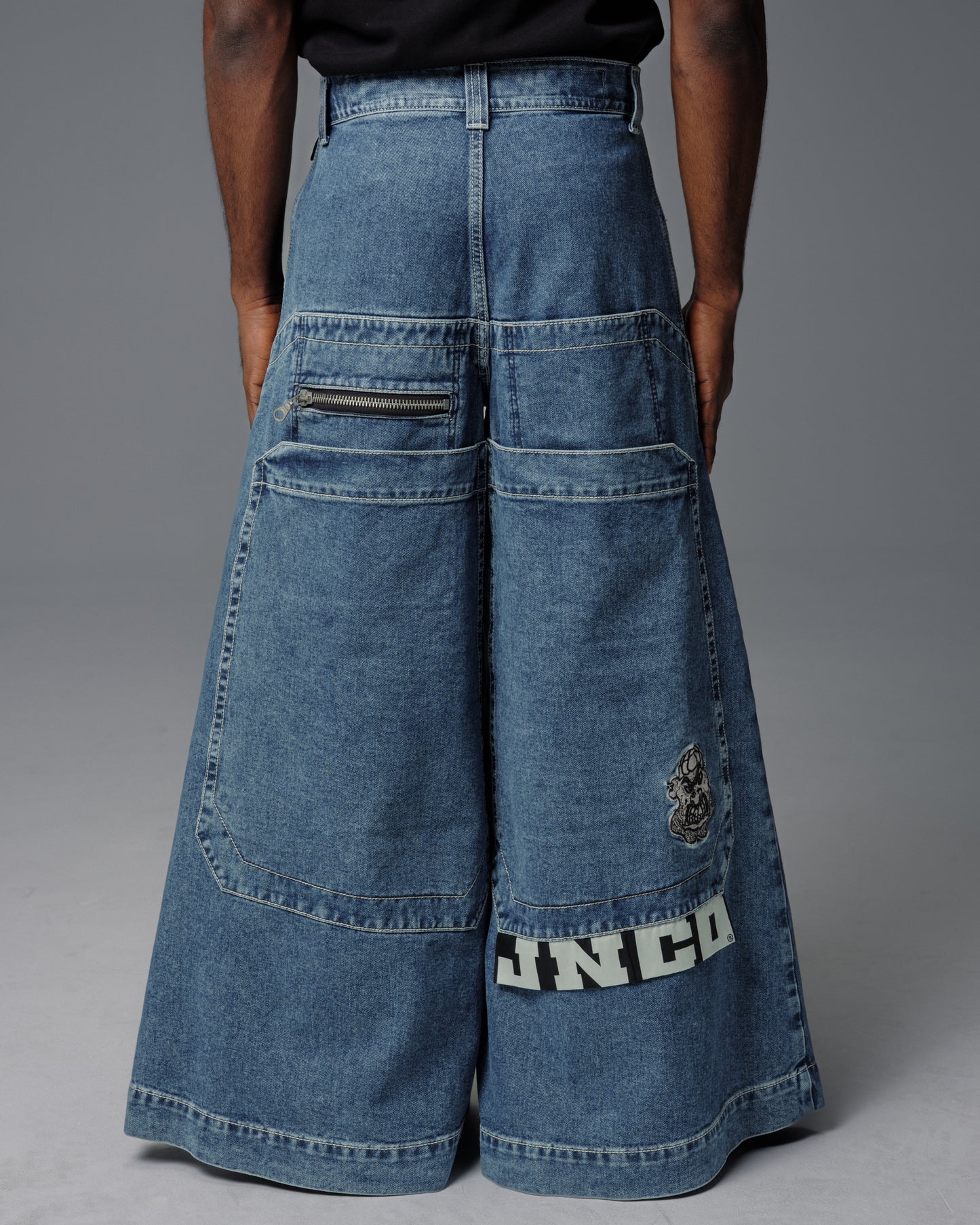 Thug. 50". Dark Stone.