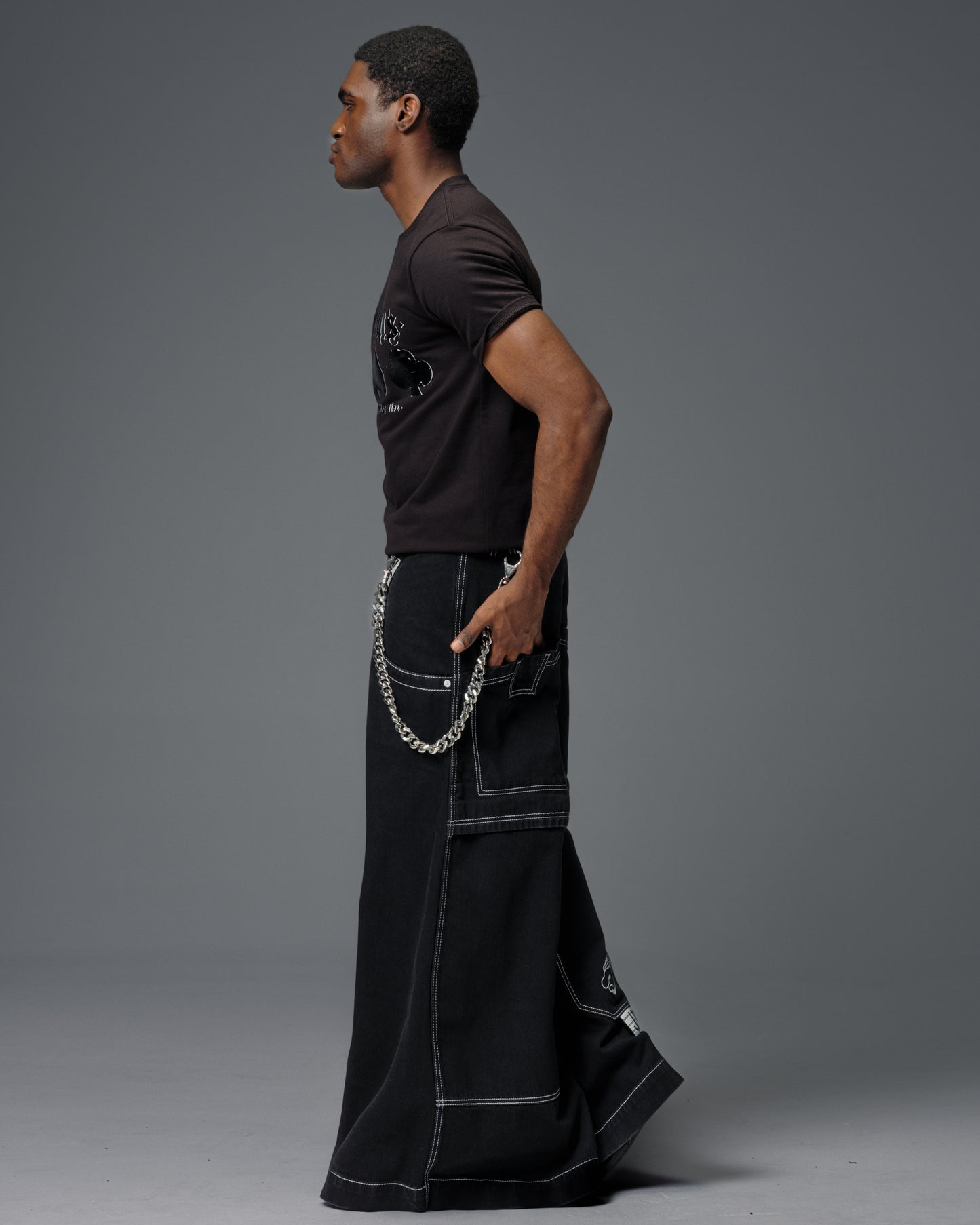 Mugshot. 50". Jet Black.