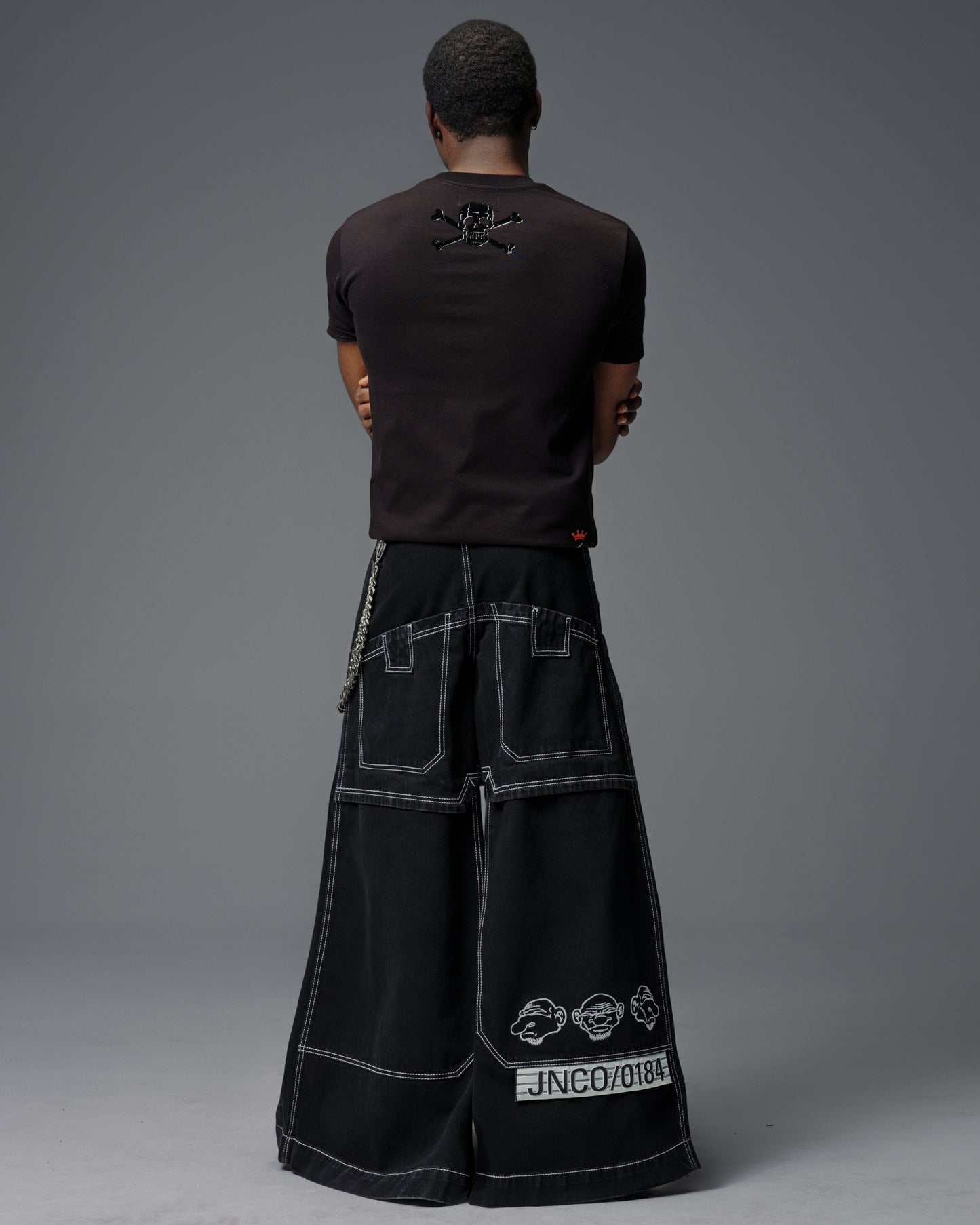 Mugshot. 50". Jet Black.