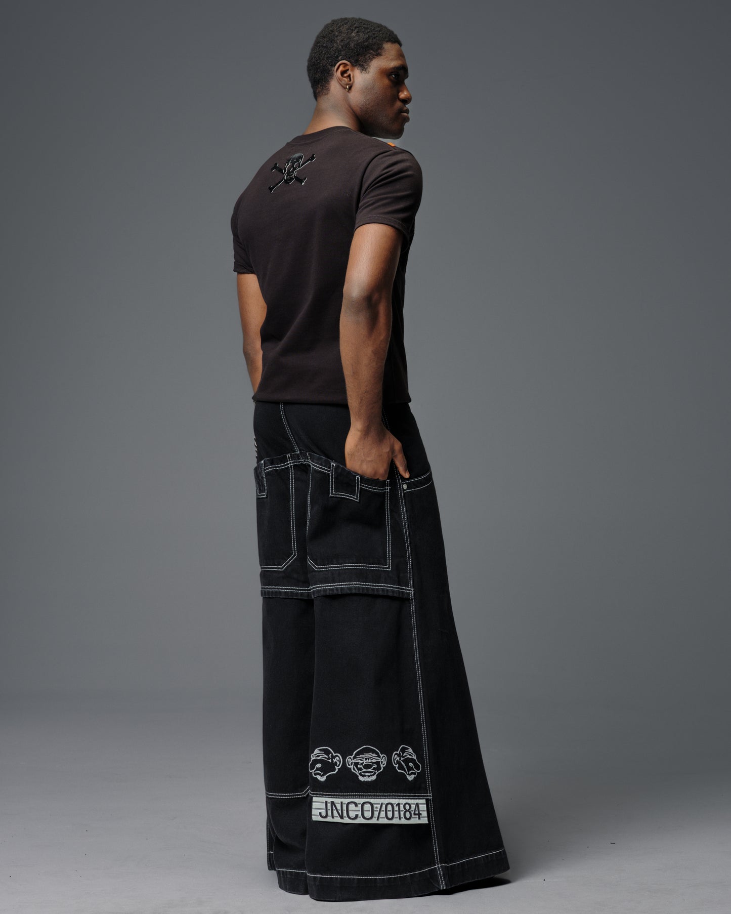 Mugshot. 50". Jet Black.