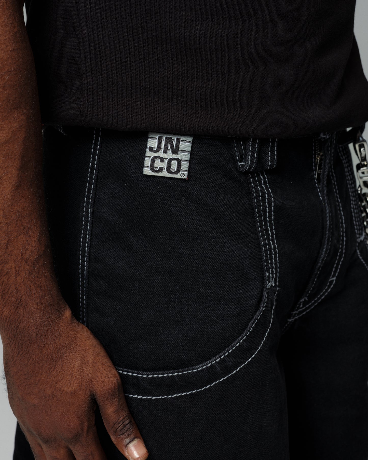 Mugshot. 50". Jet Black.