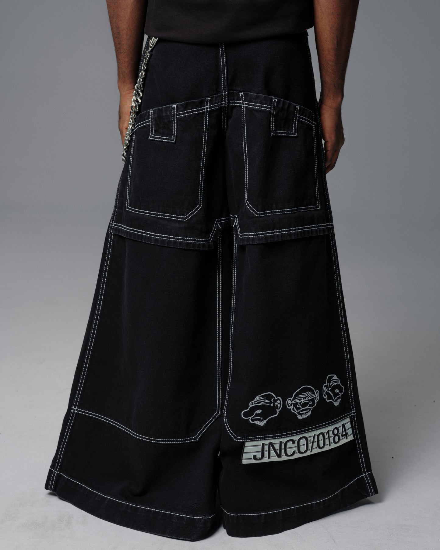 Mugshot. 50". Jet Black.