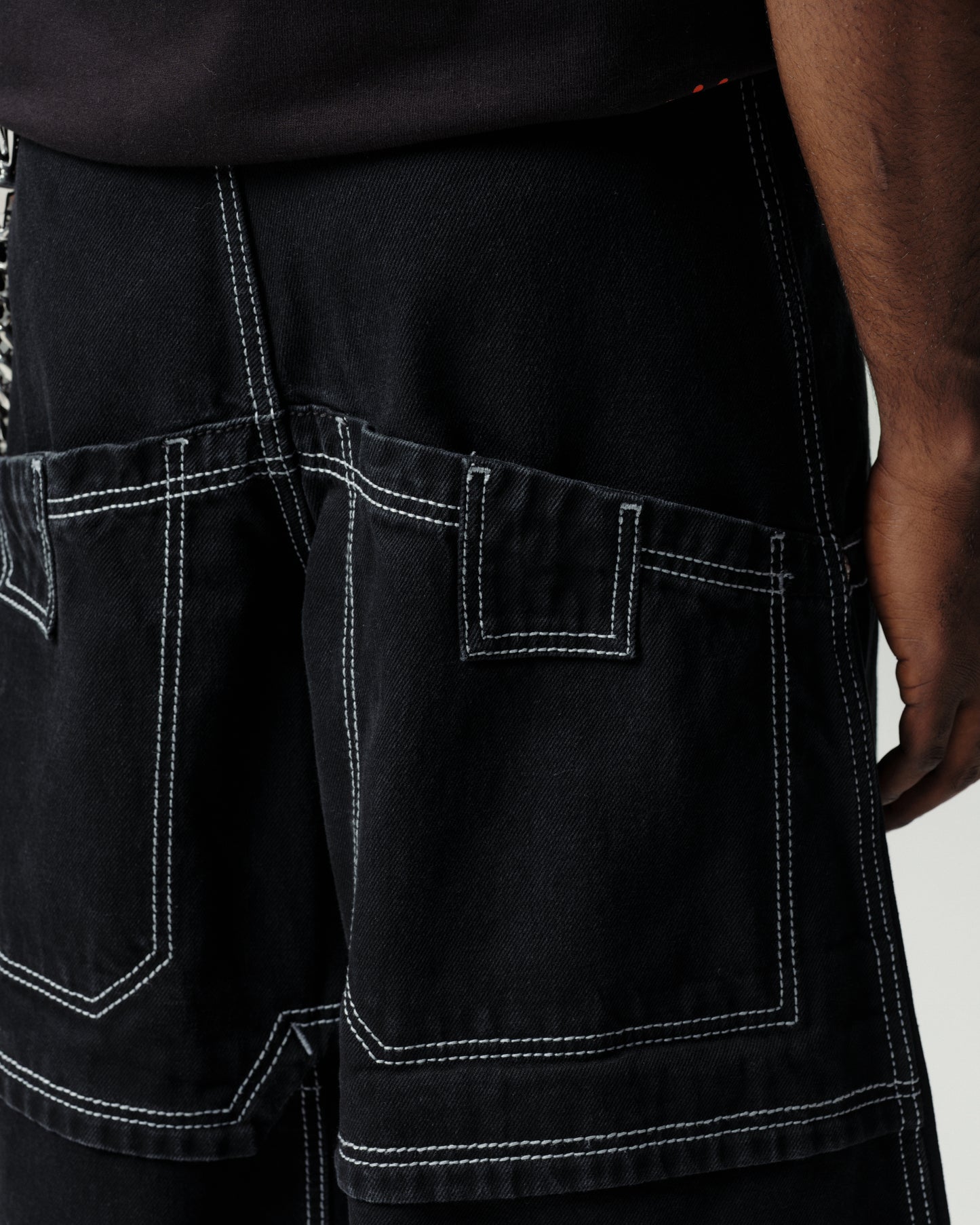 Mugshot. 50". Jet Black.