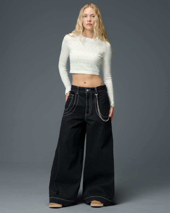 W Rhino. 34". Jet Black.