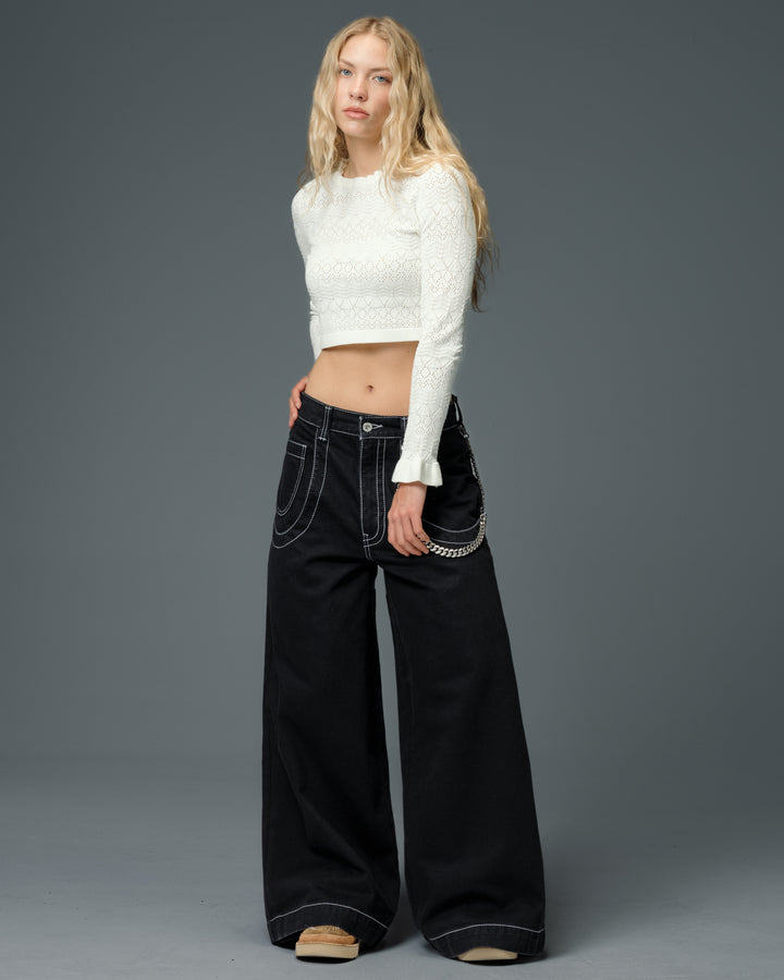 W Rhino. 34". Jet Black.