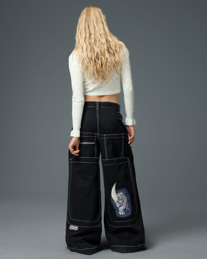 W Rhino. 34". Jet Black.