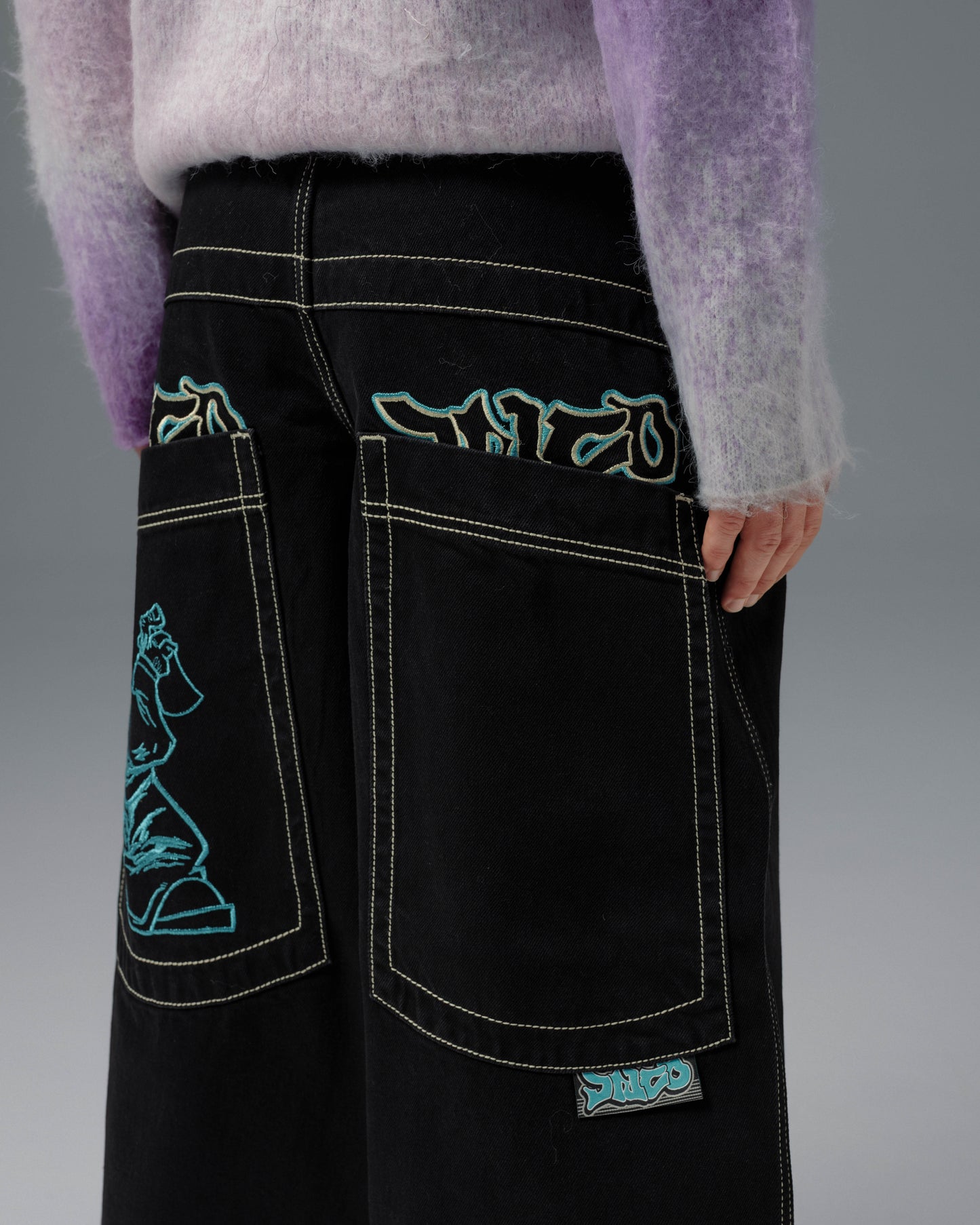 Artistical Uprising. 26". Jet Black.