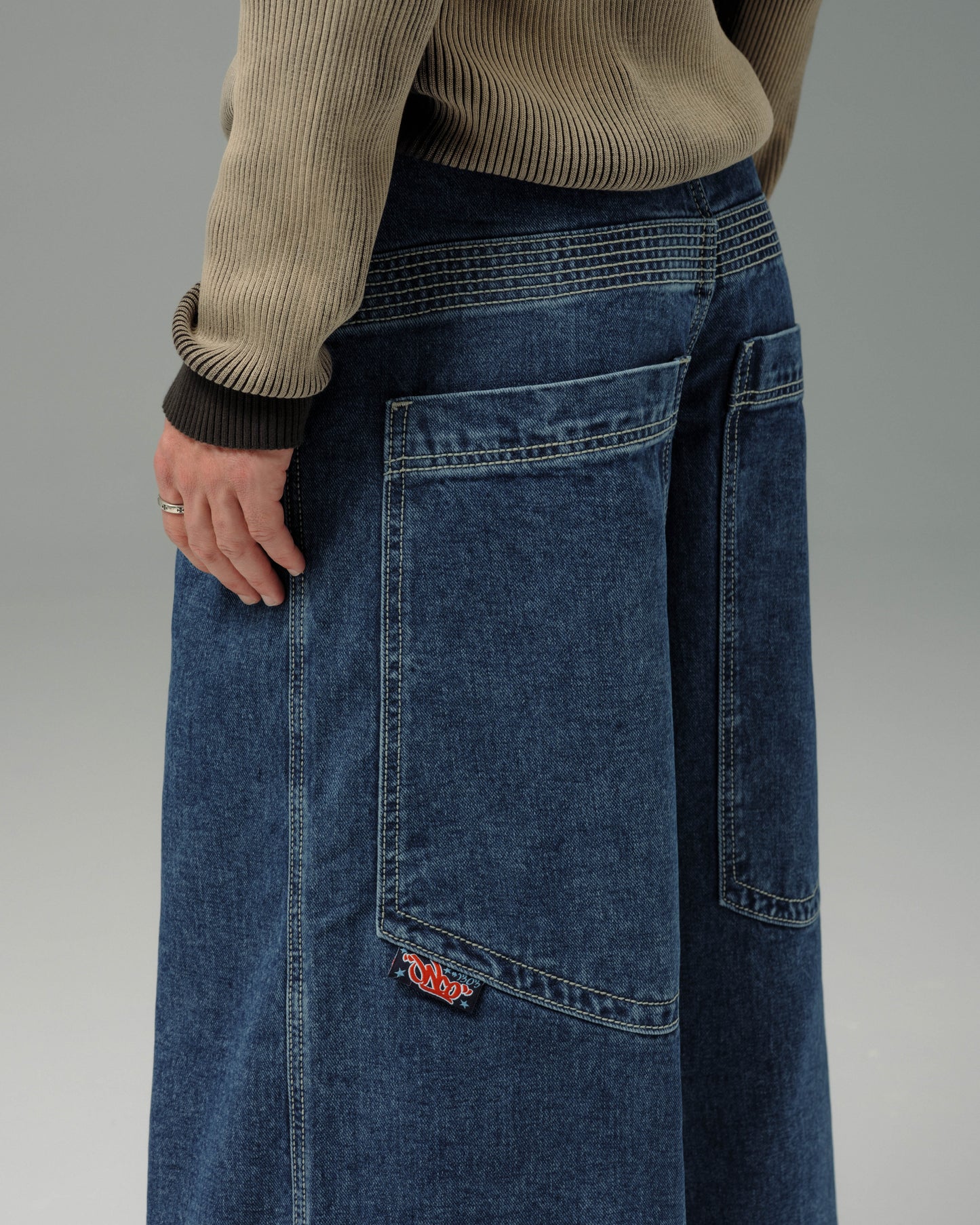 Battle. 30". Dark Stone.