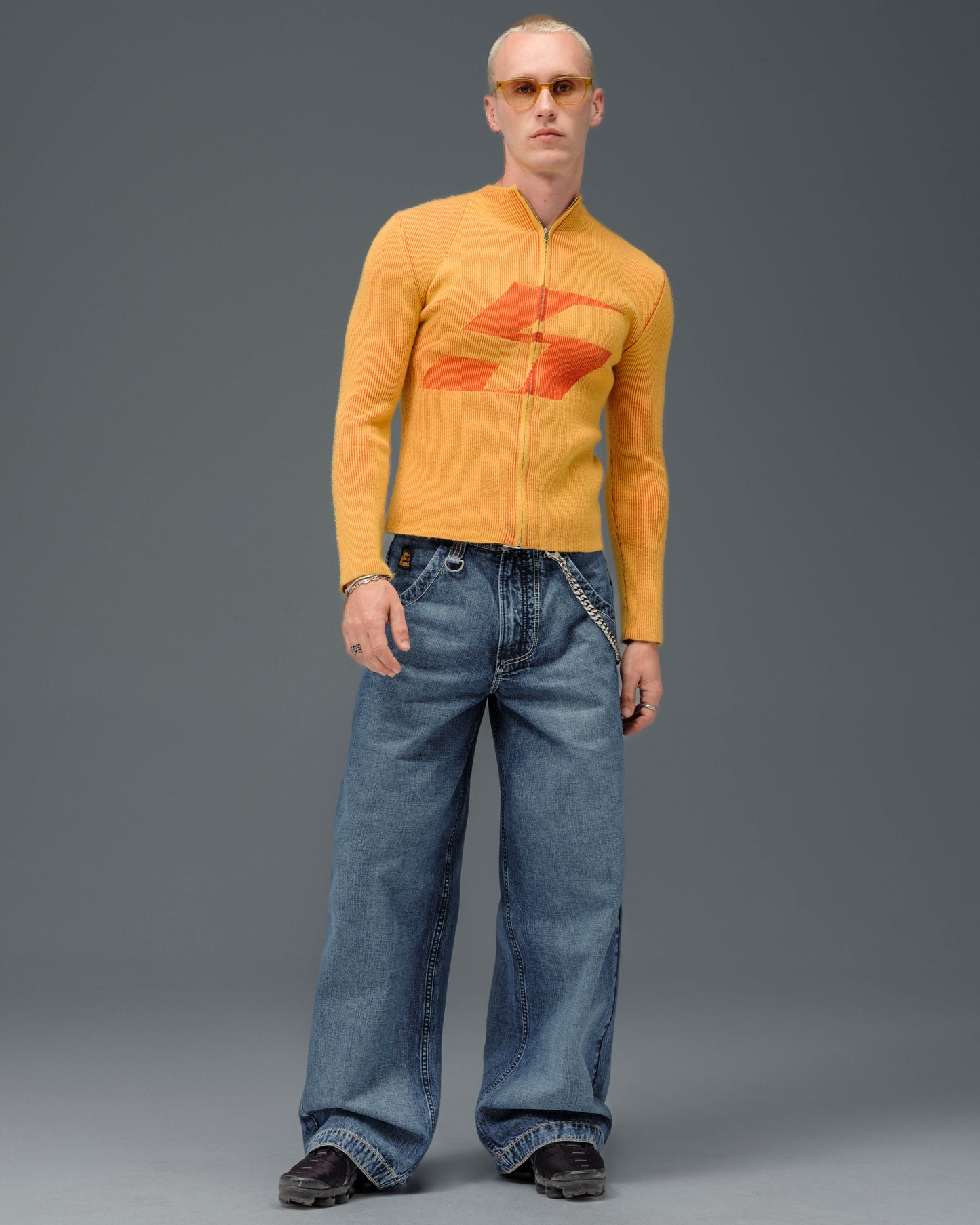 Royal. 23". Hand-Sand Dark Stone.