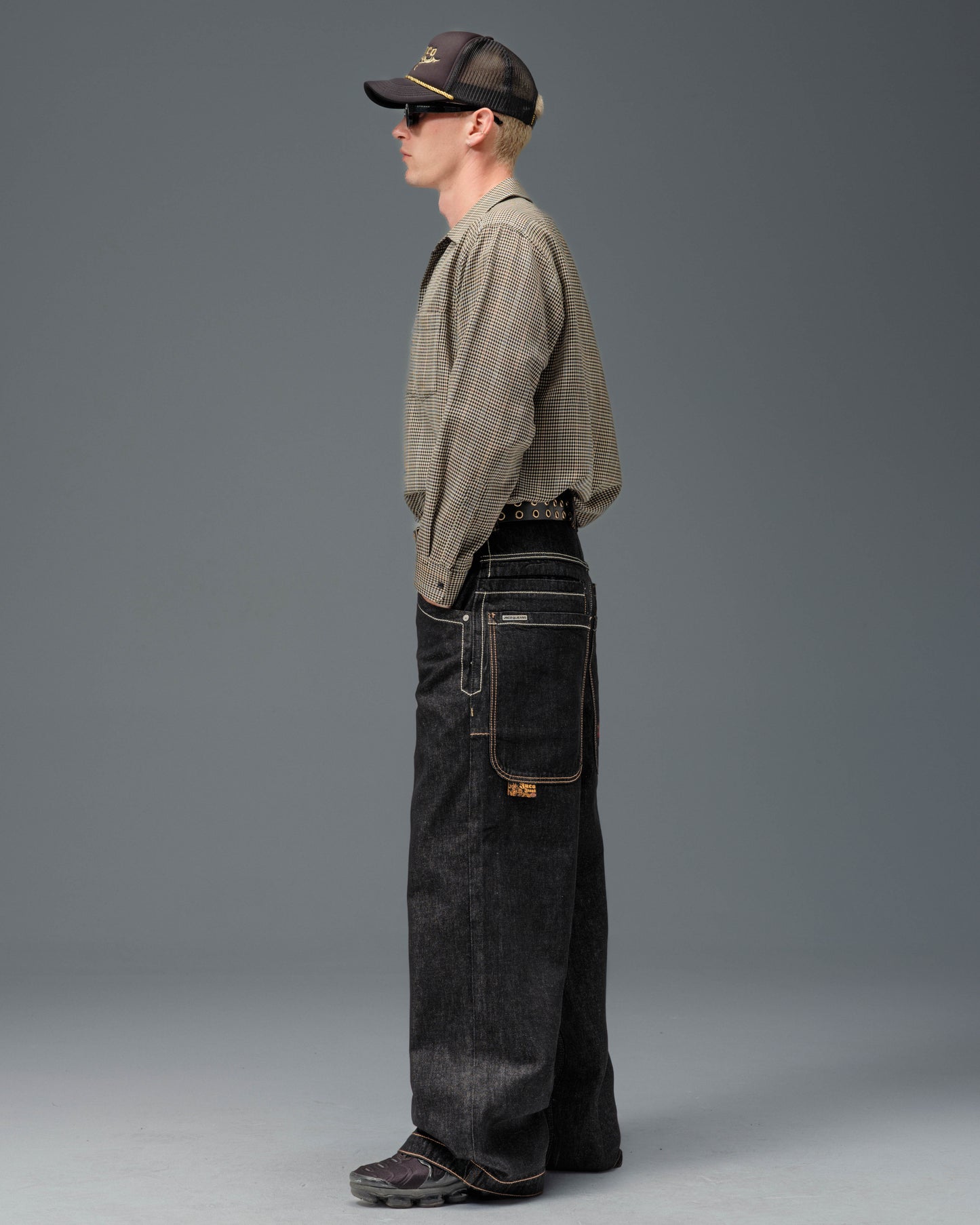 Royal. 23". Laser Black.