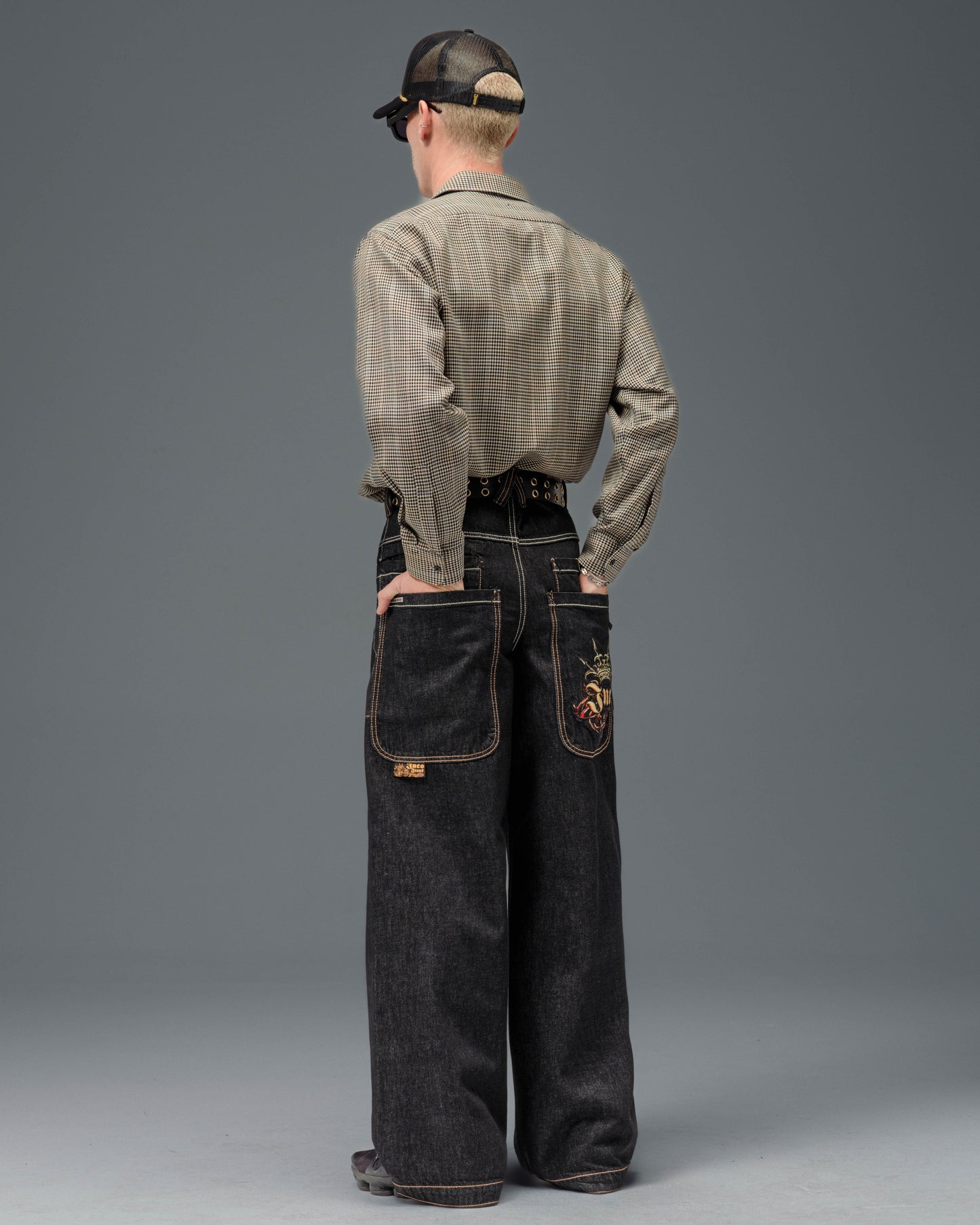 Royal. 23". Laser Black.