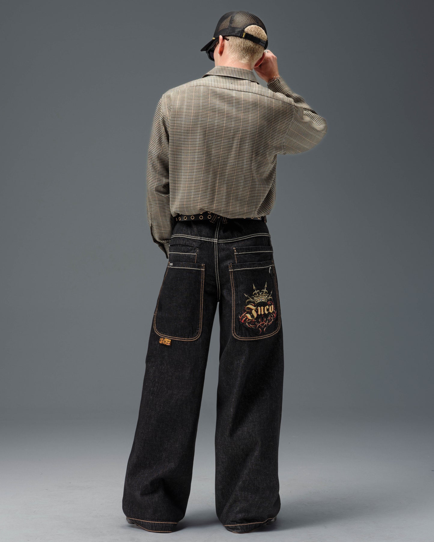 Royal. 23". Laser Black.