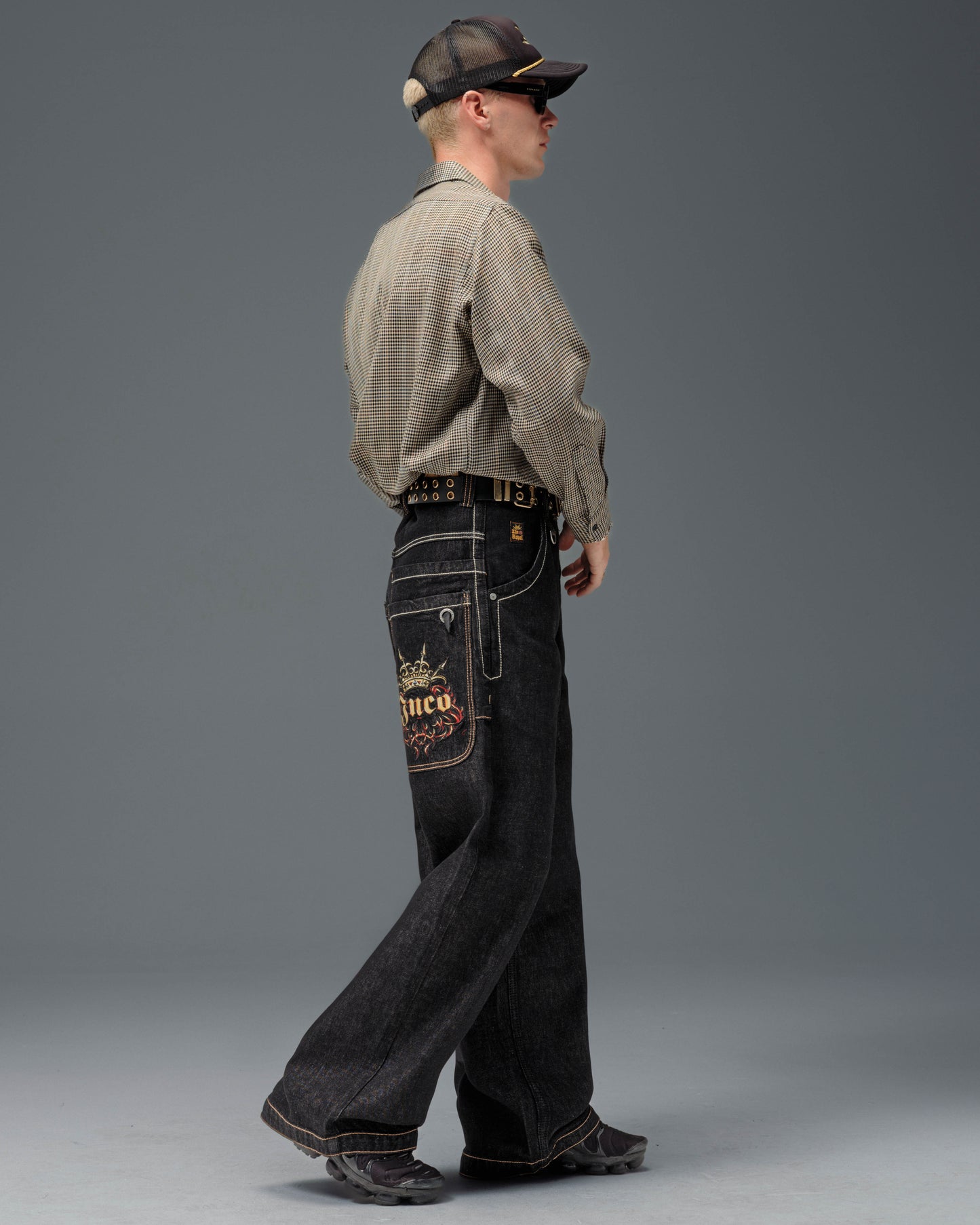 Royal. 23". Laser Black.