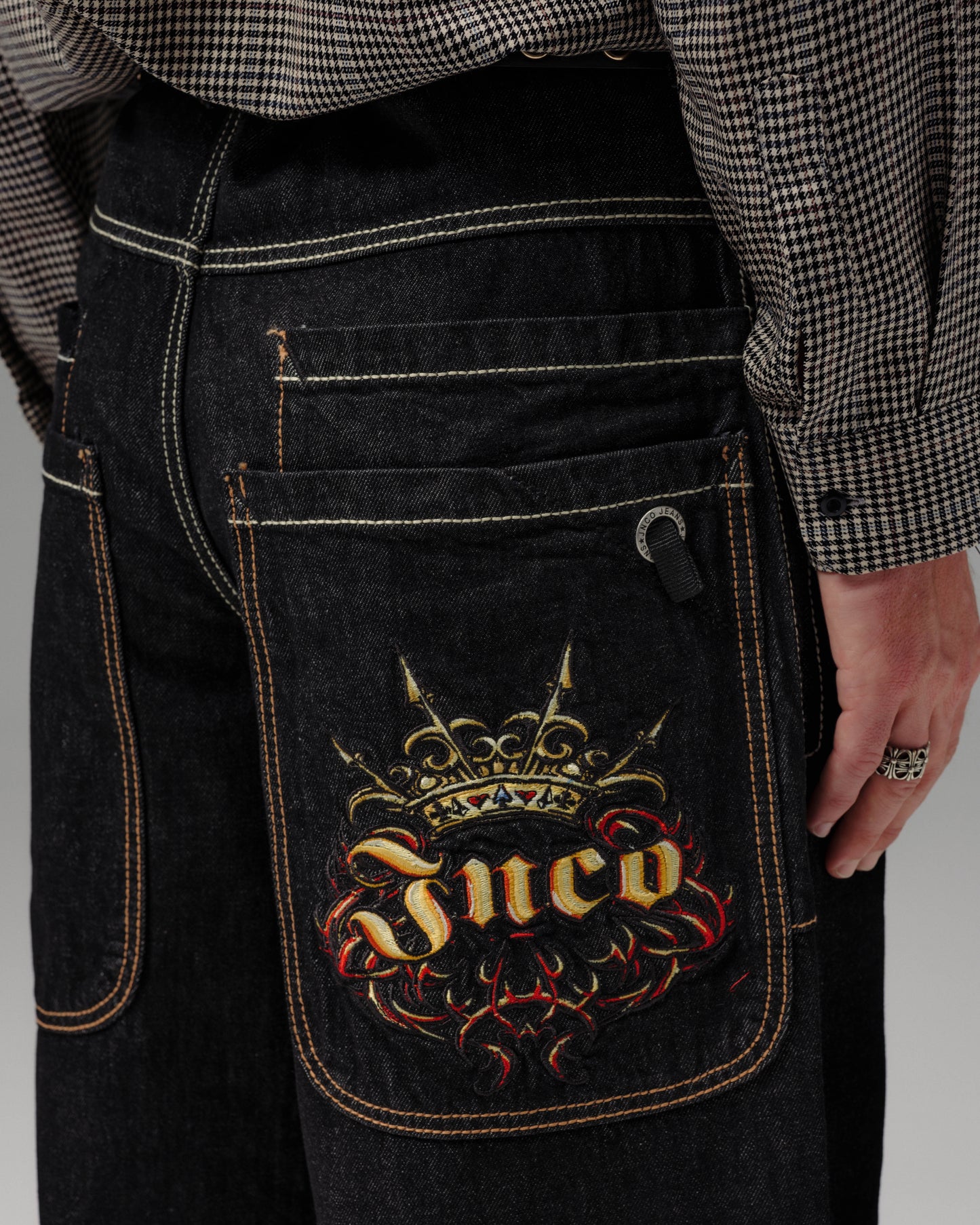 Royal. 23". Laser Black.