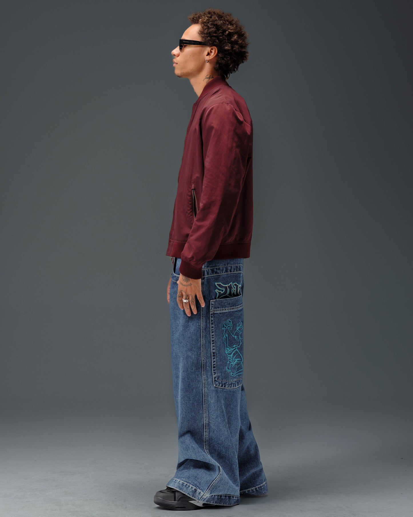 Artistical Uprising. 26". Dark Stone.